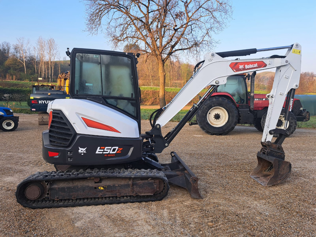 BOBCAT E 50 - Minikotró: 1 kép. BOBCAT E 50 - Minikotró: 1 kép.