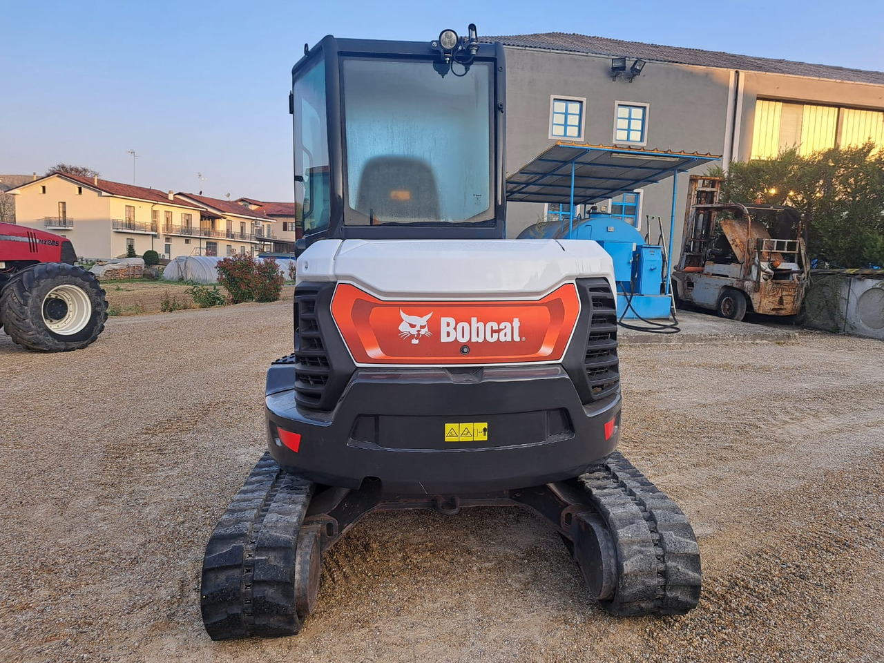BOBCAT E 50 - Minikotró: 3 kép. BOBCAT E 50 - Minikotró: 3 kép.
