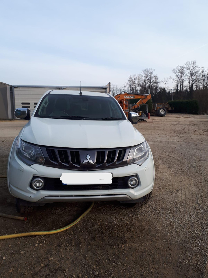MITSUBISKI L200 - Autó: 1 kép. MITSUBISKI L200 - Autó: 1 kép.