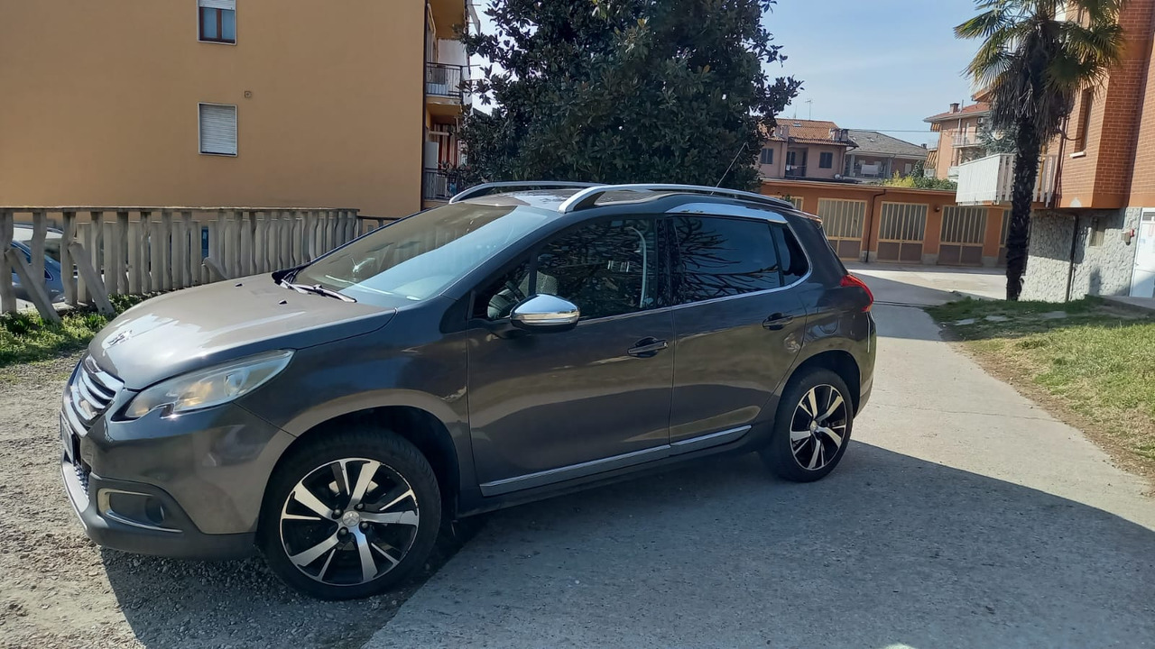 PEUGEOT 2008 - Szedán: 2 kép. PEUGEOT 2008 - Szedán: 2 kép.