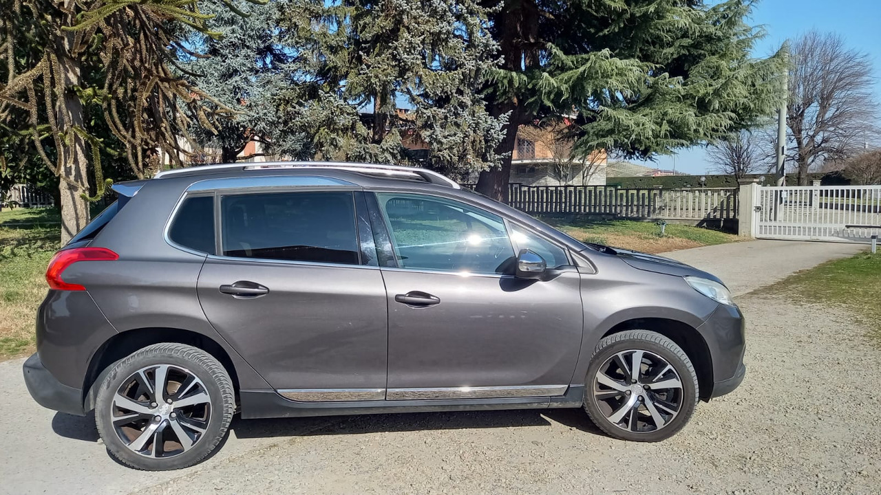 PEUGEOT 2008 - Szedán: 3 kép. PEUGEOT 2008 - Szedán: 3 kép.