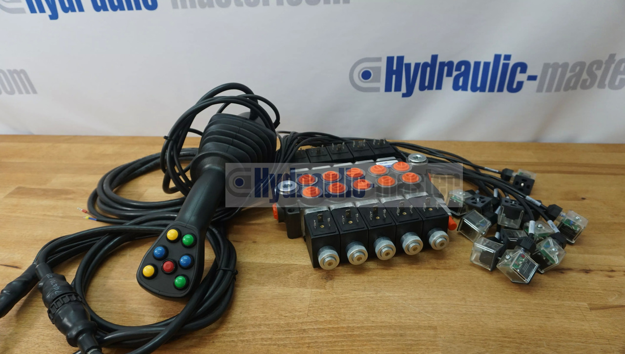 Joystick JCB with Monoblock Valve 5 functions MF, CASE, John Deere - Mezőgazdasági gépek: 5 kép. Joystick JCB with Monoblock Valve 5 functions MF, CASE, John Deere - Mezőgazdasági gépek: 5 kép.