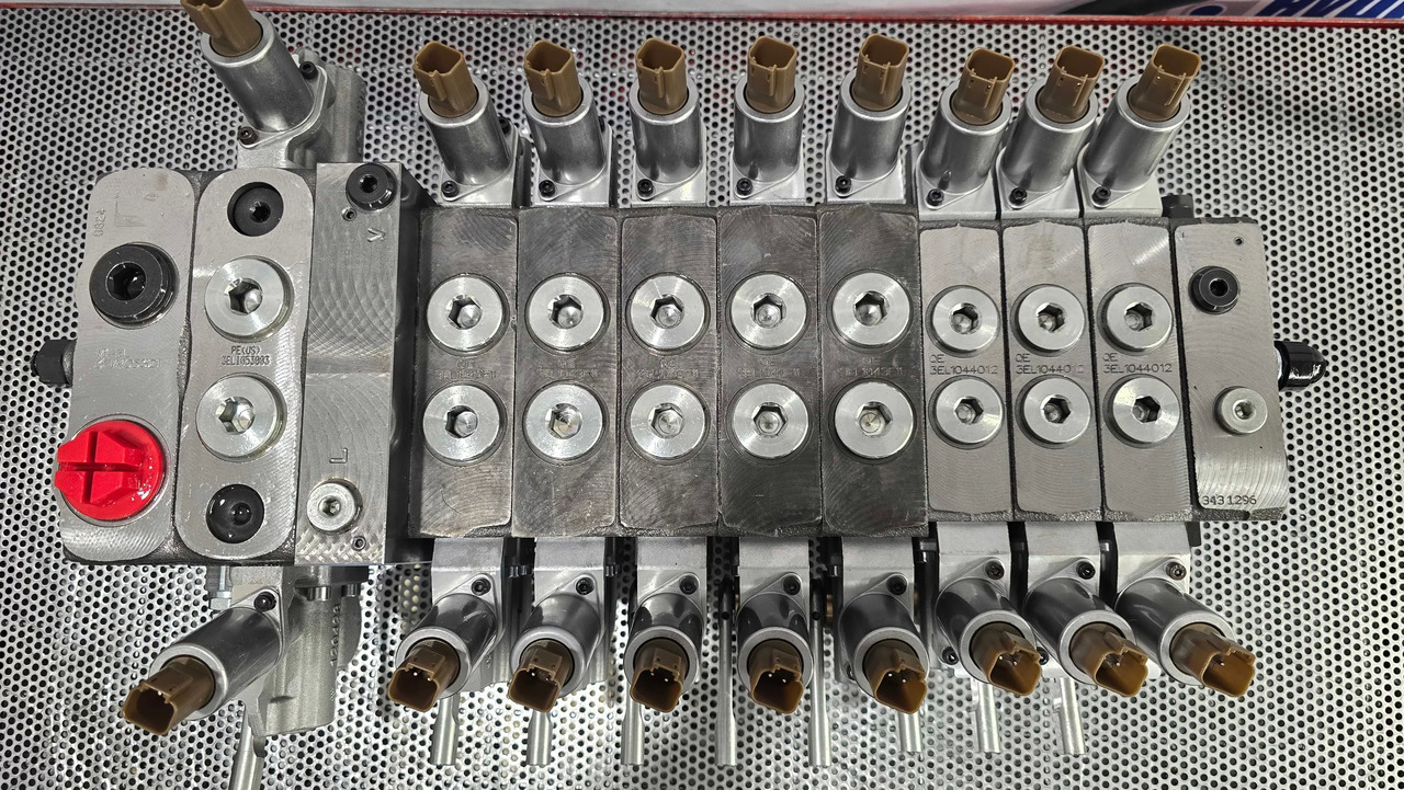 Új Erdészeti pótkocsi Proportional Valve Walvoil DPX160 combined with DPX100, 9 functions: 6 kép. Új Erdészeti pótkocsi Proportional Valve Walvoil DPX160 combined with DPX100, 9 functions: 6 kép.