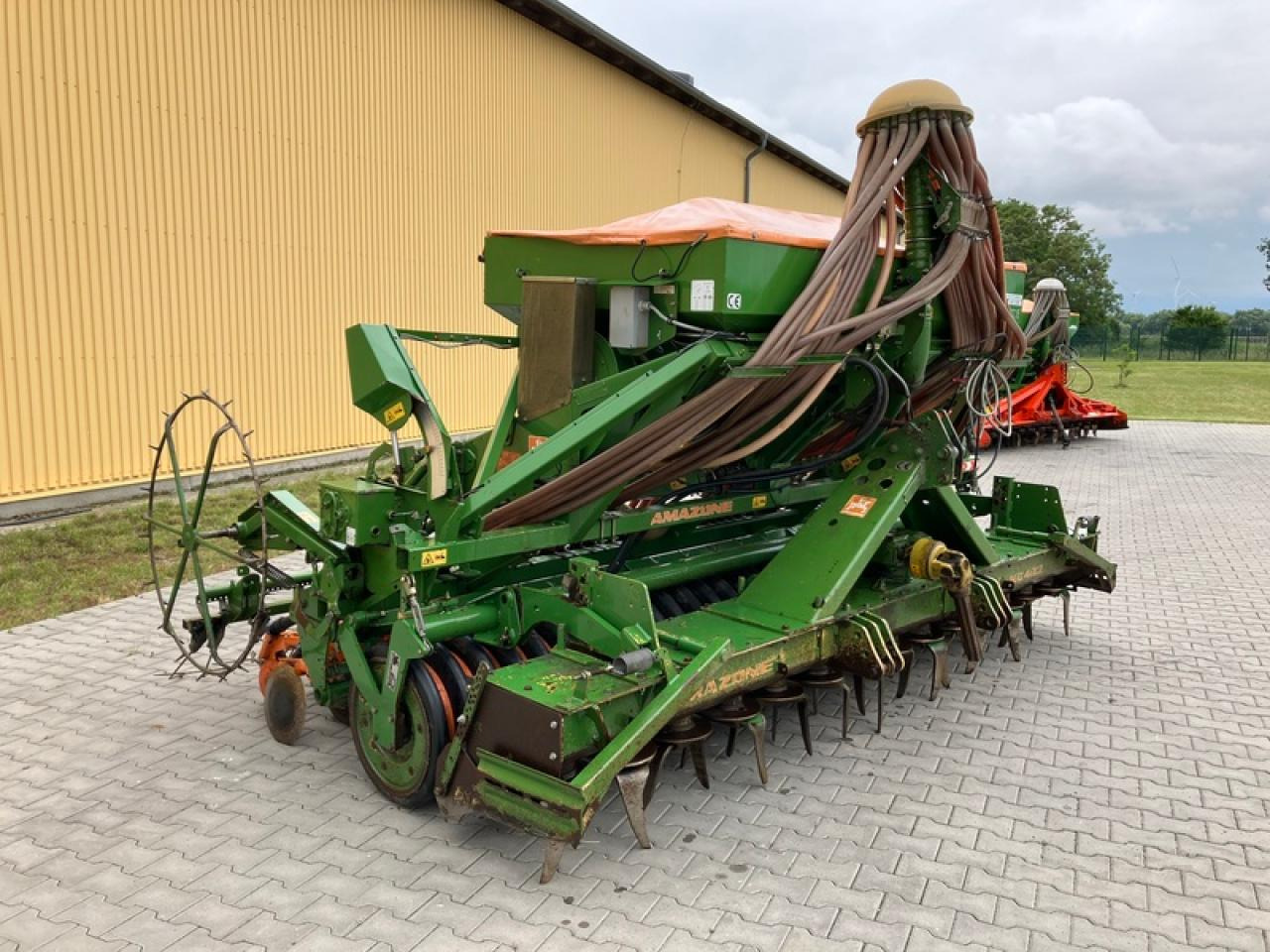 Amazone AD P402 - Kombinált vetőgép: 4 kép. Amazone AD P402 - Kombinált vetőgép: 4 kép.