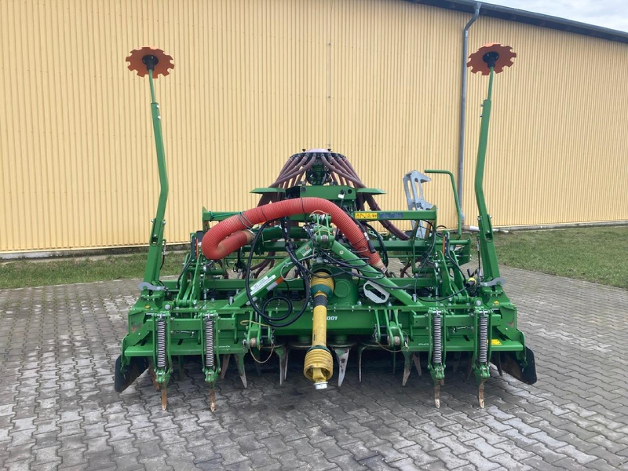 Amazone KX3001 + AVANT3002NUR 320HA - Kombinált vetőgép: 4 kép. Amazone KX3001 + AVANT3002NUR 320HA - Kombinált vetőgép: 4 kép.