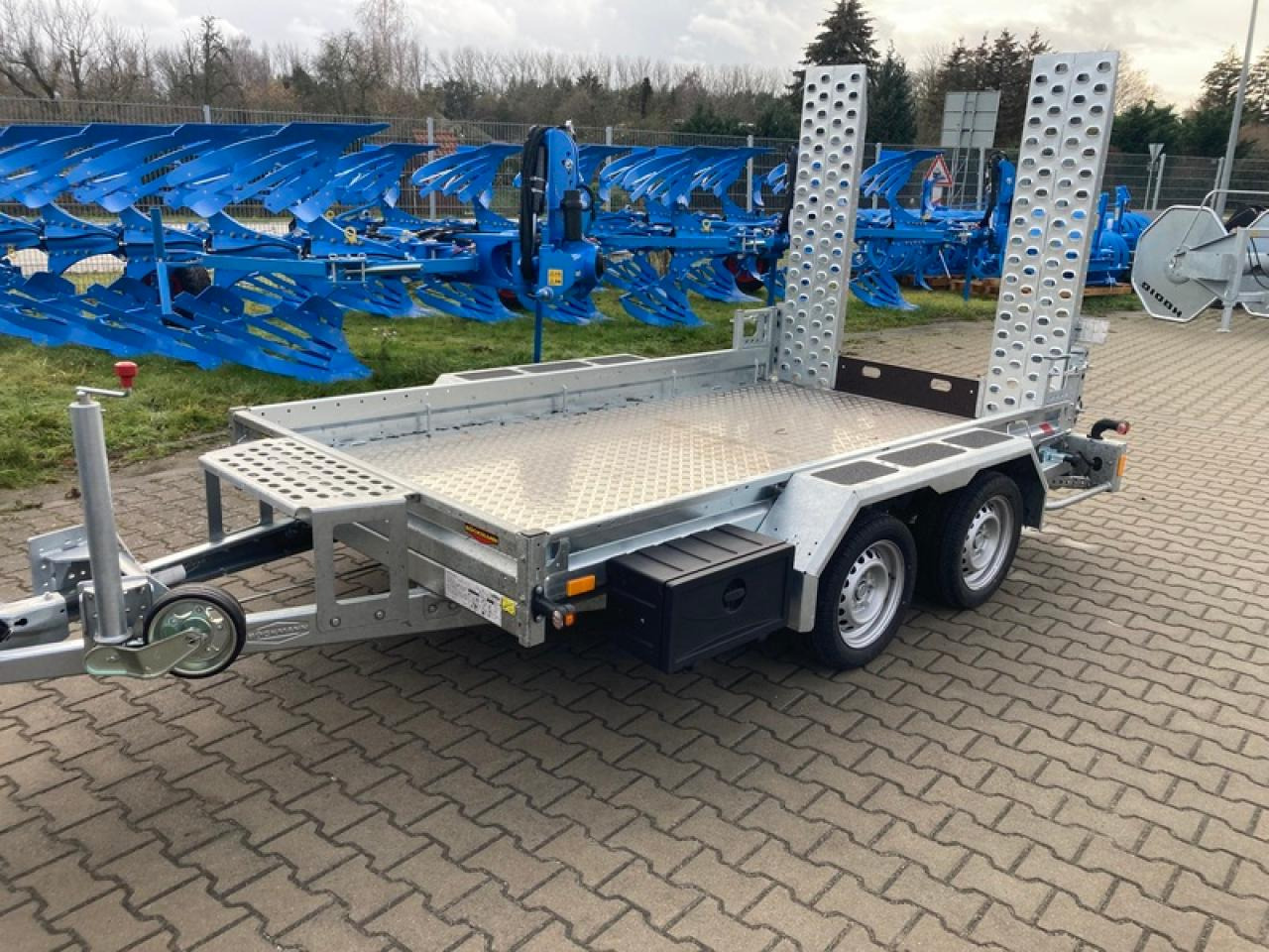 BAGGERTRANSPORTER-ST3016 AKTION - Gépszállító utánfutó: 1 kép. BAGGERTRANSPORTER-ST3016 AKTION - Gépszállító utánfutó: 1 kép.