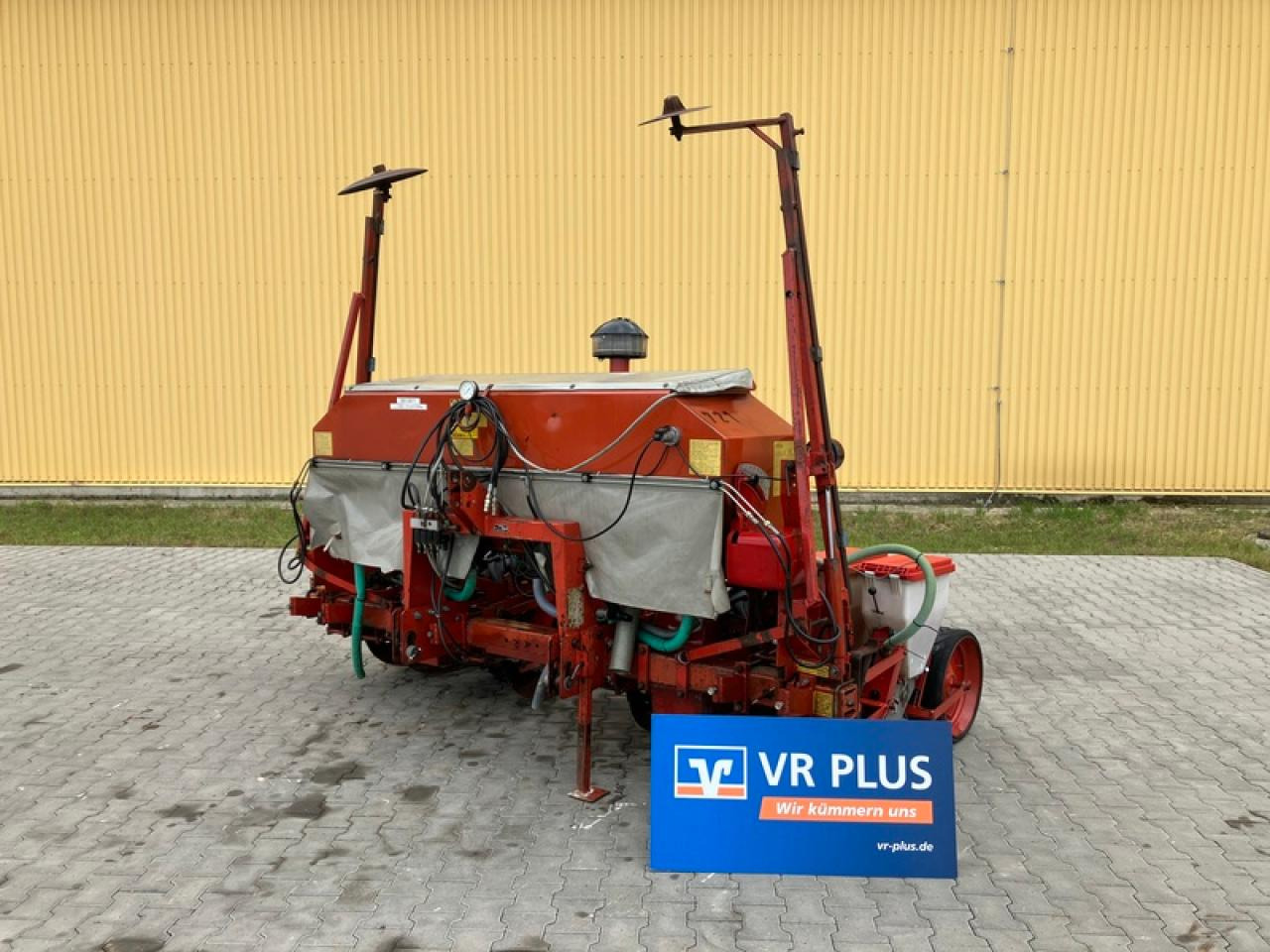Becker AEROMAT T - Precíziós vetőgép: 1 kép. Becker AEROMAT T - Precíziós vetőgép: 1 kép.