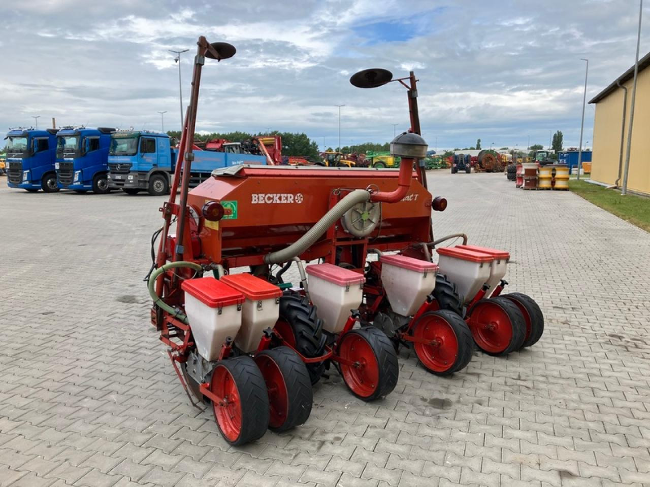 Becker AEROMAT T - Precíziós vetőgép: 2 kép. Becker AEROMAT T - Precíziós vetőgép: 2 kép.