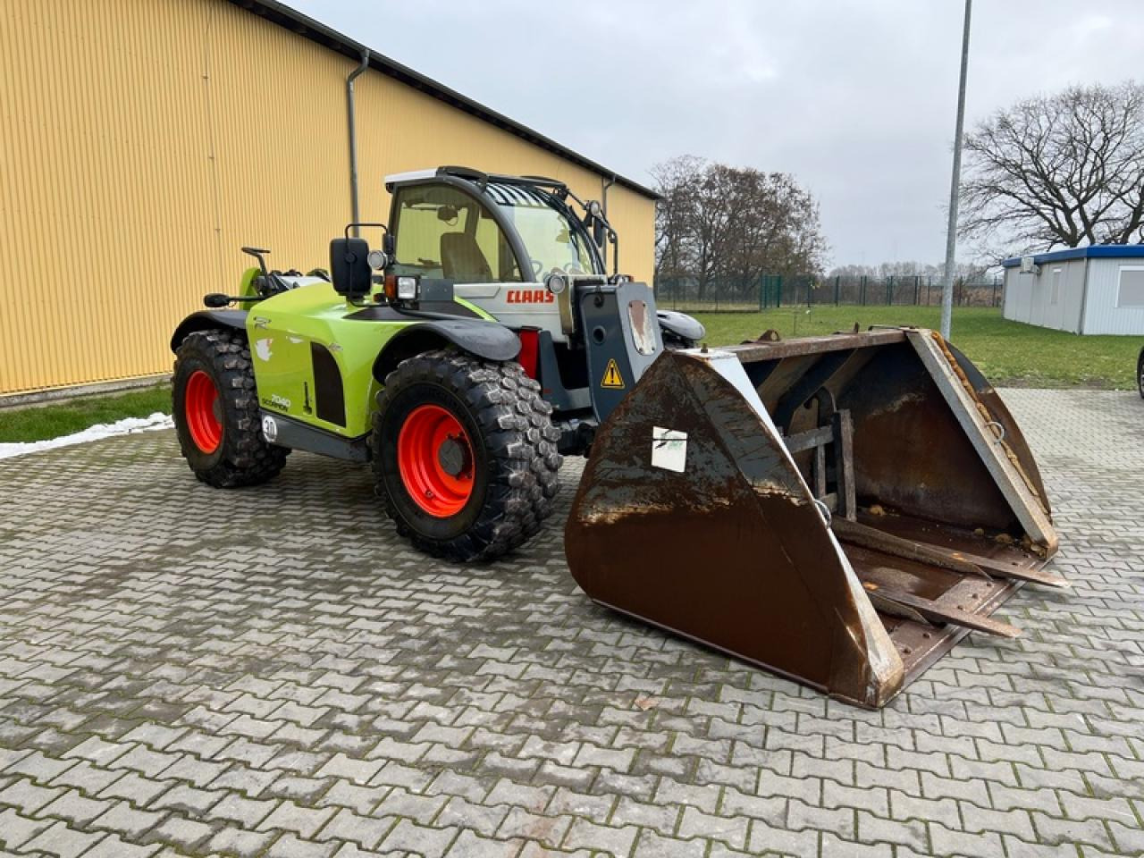 CLAAS SCORPION 7040 - Teleszkópos rakodó: 4 kép. CLAAS SCORPION 7040 - Teleszkópos rakodó: 4 kép.