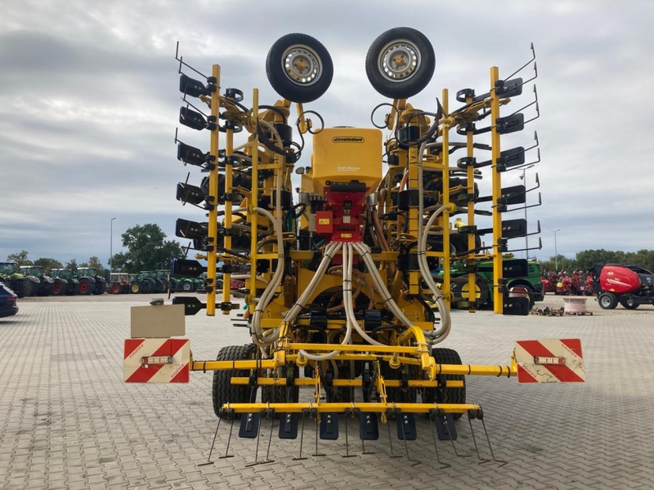 CLAYDON HYBRID T 6 VIEL ZUBEHÖR - Precíziós vetőgép: 3 kép. CLAYDON HYBRID T 6 VIEL ZUBEHÖR - Precíziós vetőgép: 3 kép.