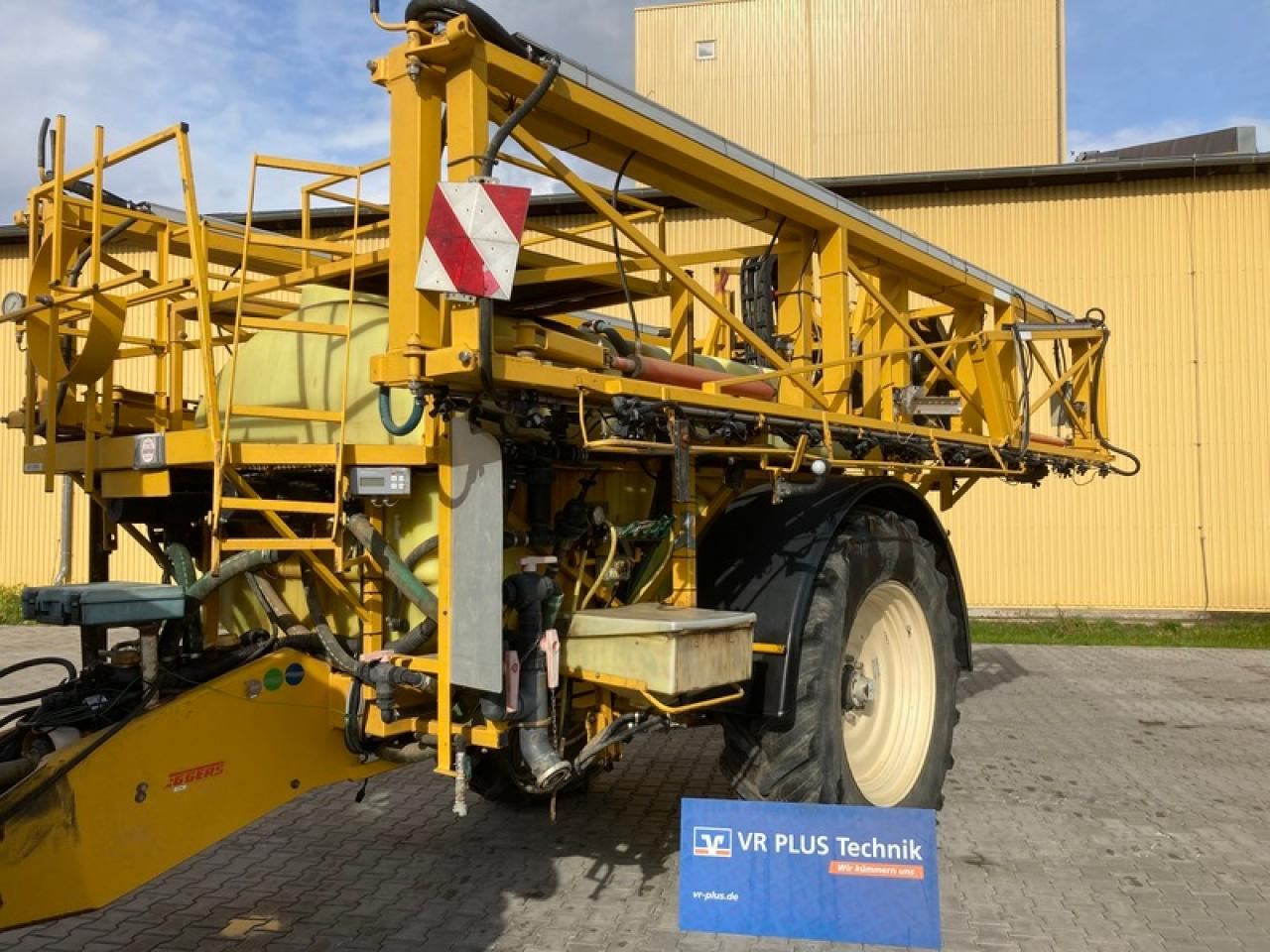 DUBEX MENTOR 9804 - Vontatott permetezők: 1 kép. DUBEX MENTOR 9804 - Vontatott permetezők: 1 kép.