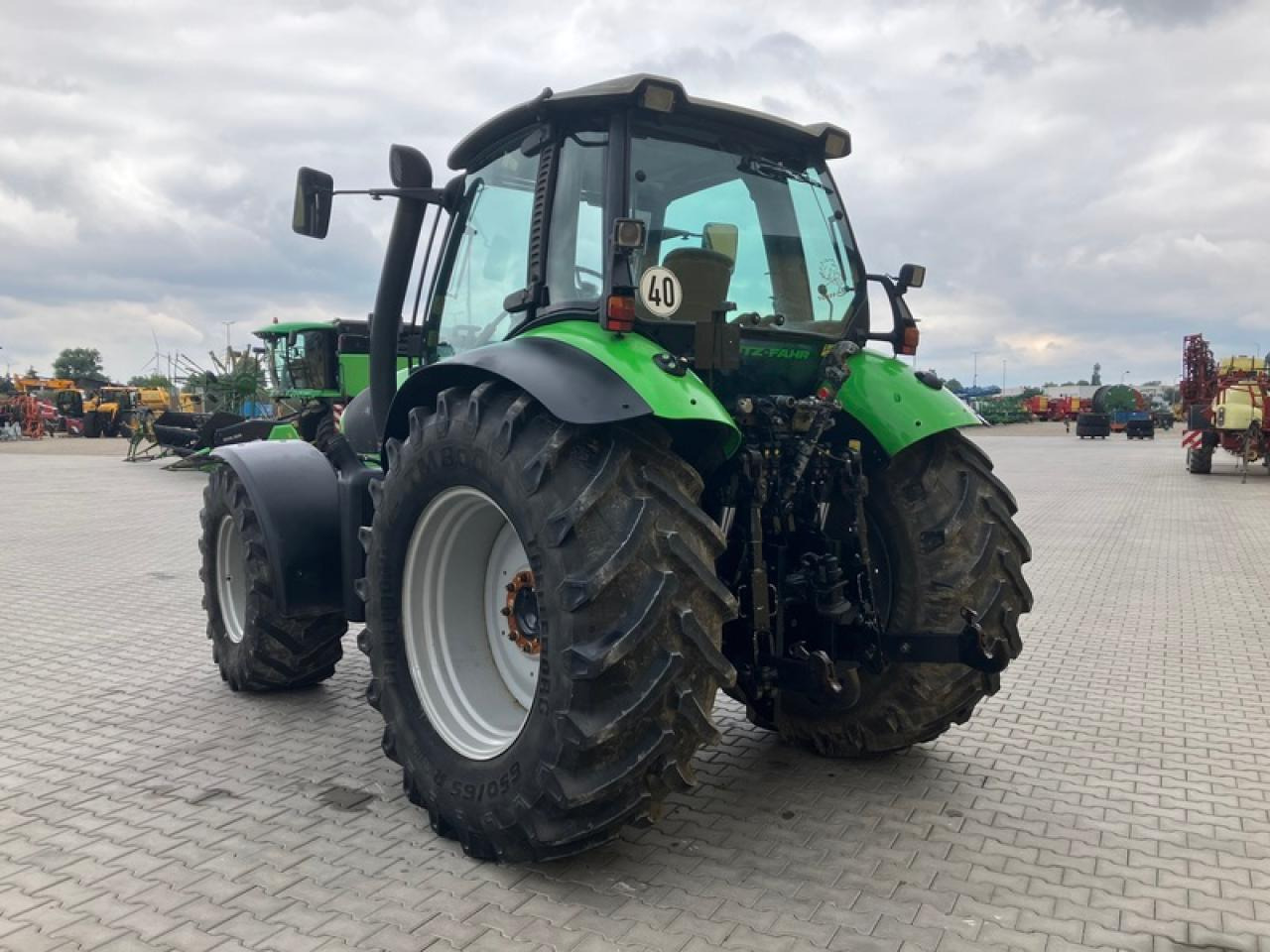 Deutz-Fahr 610 TTV - Traktor: 3 kép. Deutz-Fahr 610 TTV - Traktor: 3 kép.