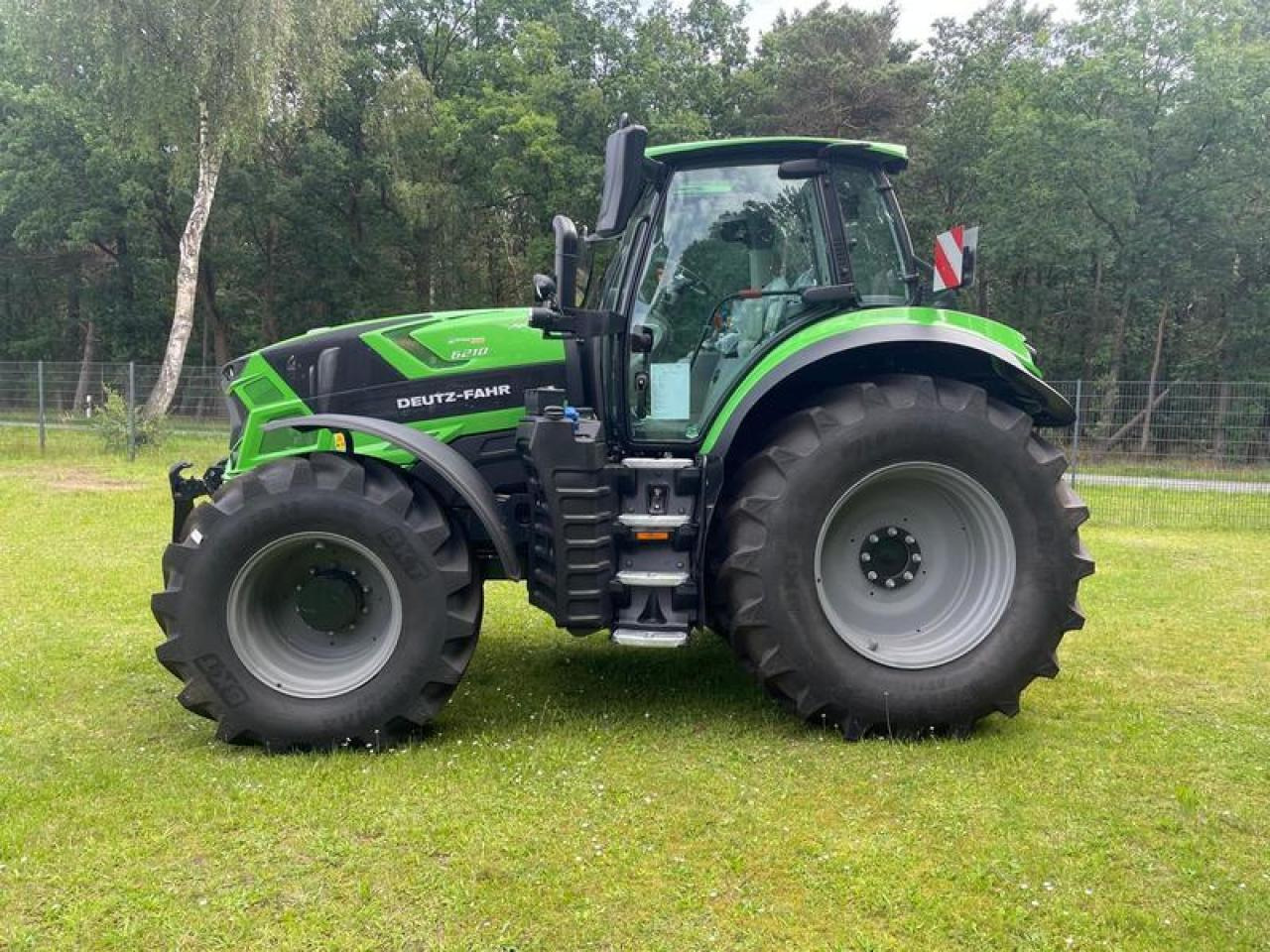 Deutz-Fahr 6210 PSHIFT AKTION - Traktor: 2 kép. Deutz-Fahr 6210 PSHIFT AKTION - Traktor: 2 kép.