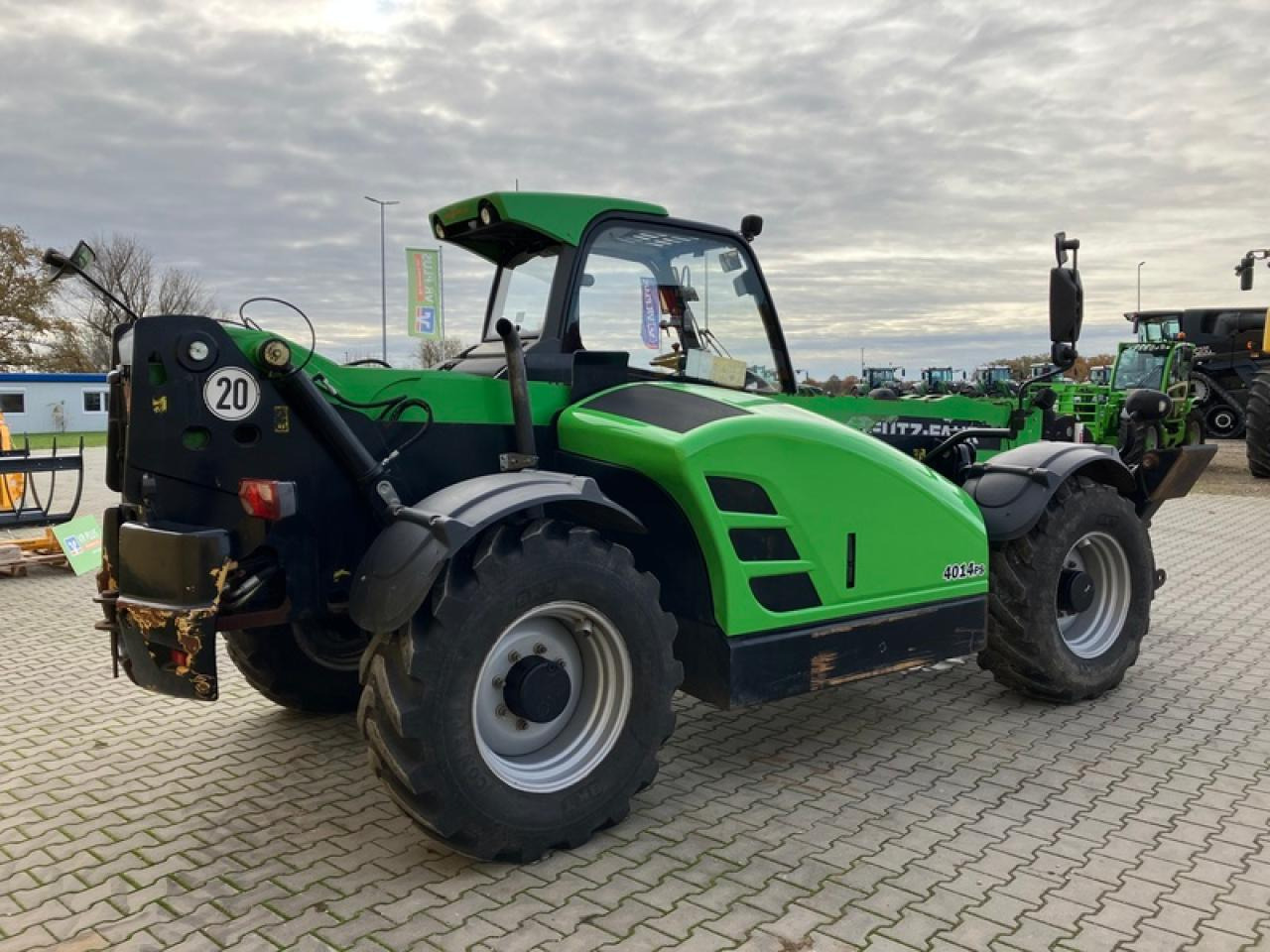 Deutz-Fahr JLG P40.14 - Teleszkópos rakodó: 3 kép. Deutz-Fahr JLG P40.14 - Teleszkópos rakodó: 3 kép.