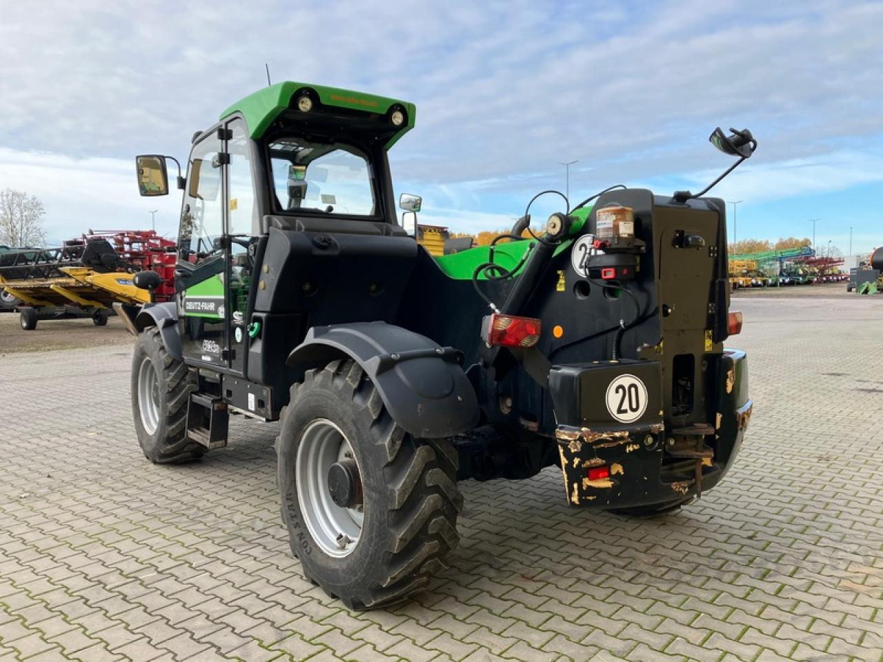 Deutz-Fahr JLG P40.14 - Teleszkópos rakodó: 2 kép. Deutz-Fahr JLG P40.14 - Teleszkópos rakodó: 2 kép.