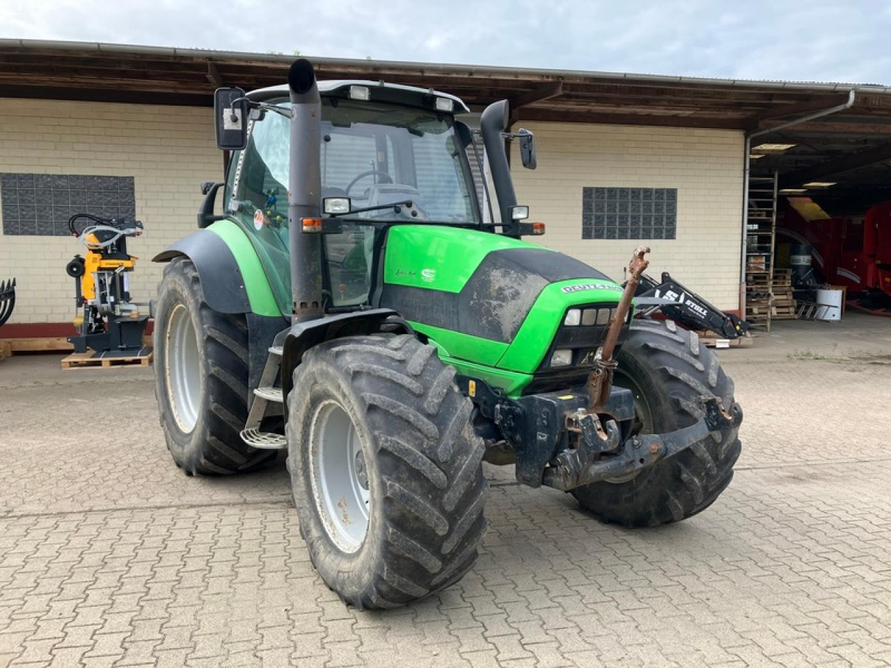 Deutz-Fahr M620 - Traktor: 4 kép. Deutz-Fahr M620 - Traktor: 4 kép.