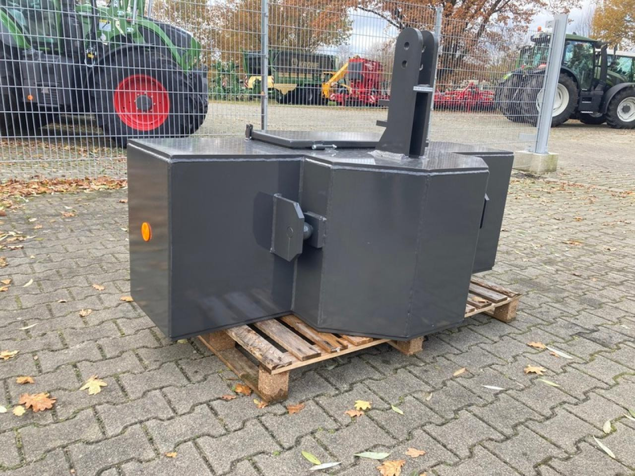 FRONTGEWICHT 2500 KG BUSCHMEIER - Ellensúly: 3 kép. FRONTGEWICHT 2500 KG BUSCHMEIER - Ellensúly: 3 kép.