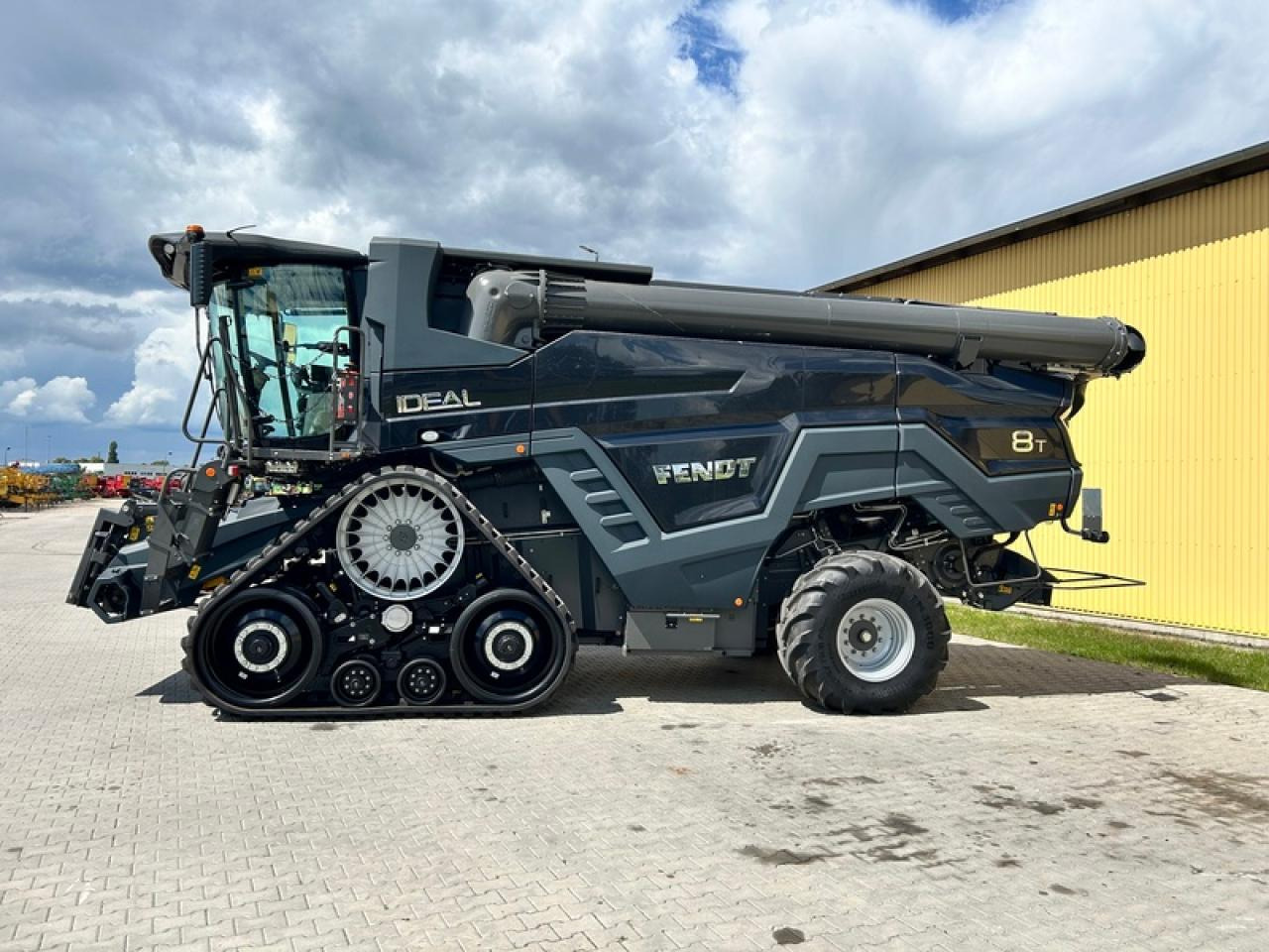 Fendt IDEAL 8T NEUMASCHINE - Kombájn: 2 kép. Fendt IDEAL 8T NEUMASCHINE - Kombájn: 2 kép.