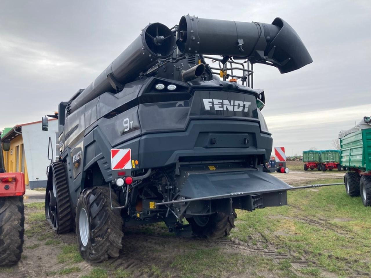 Fendt IDEAL 9 - Kombájn: 3 kép. Fendt IDEAL 9 - Kombájn: 3 kép.