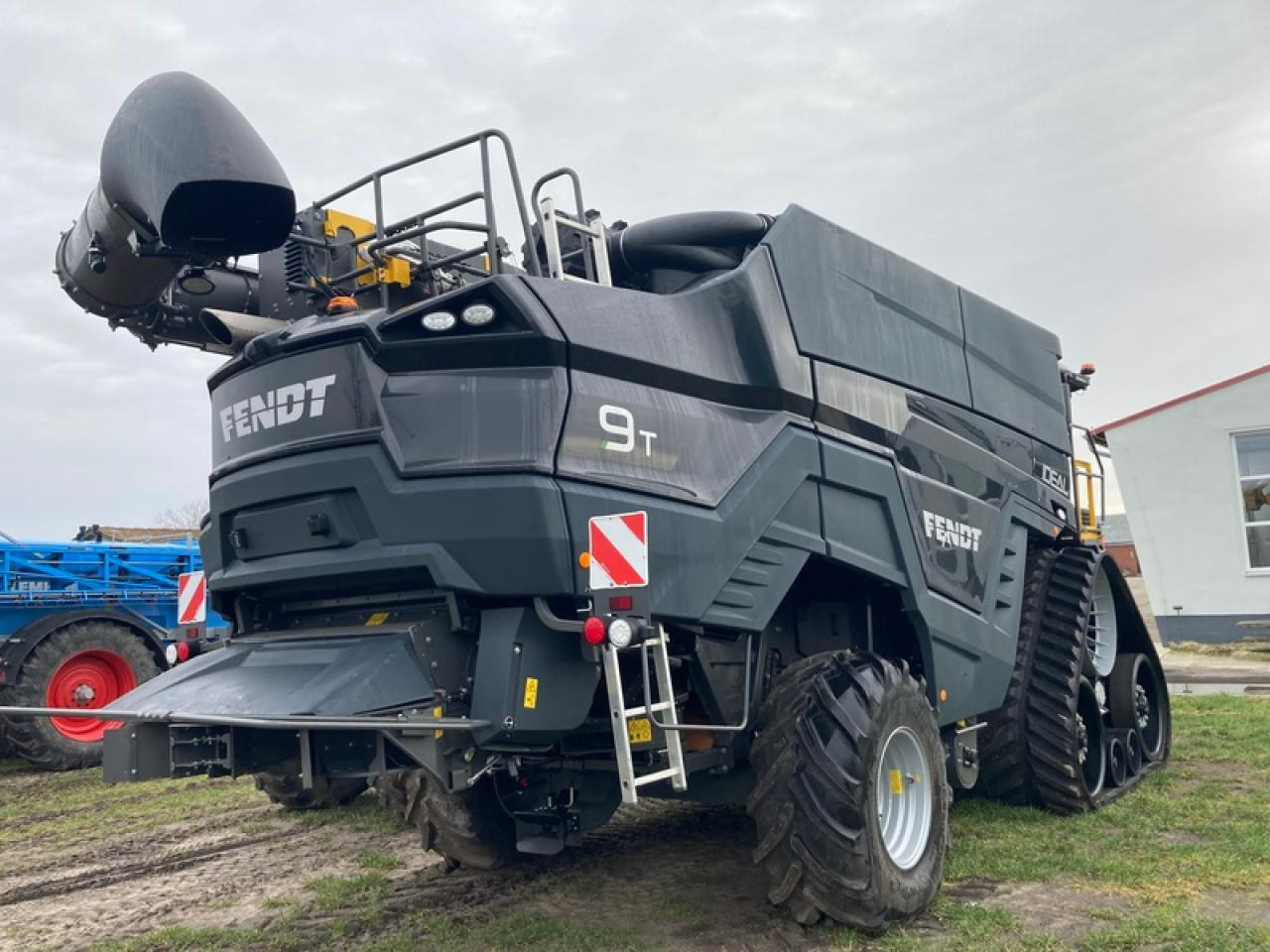 Fendt IDEAL 9 - Kombájn: 4 kép. Fendt IDEAL 9 - Kombájn: 4 kép.