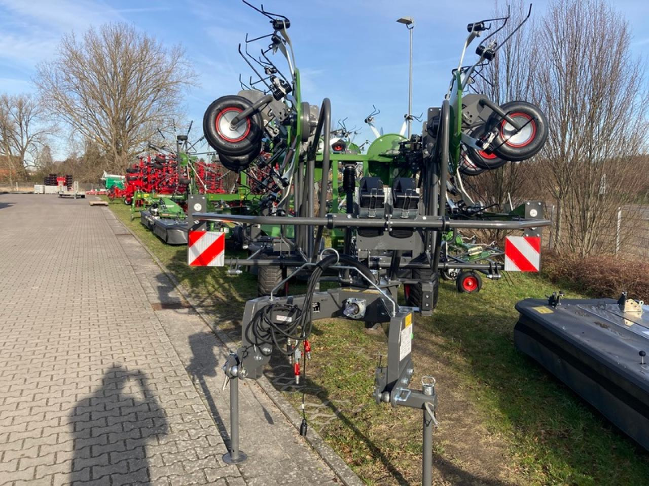 Fendt LOTUS 1020 T - Szénaforgató: 5 kép. Fendt LOTUS 1020 T - Szénaforgató: 5 kép.