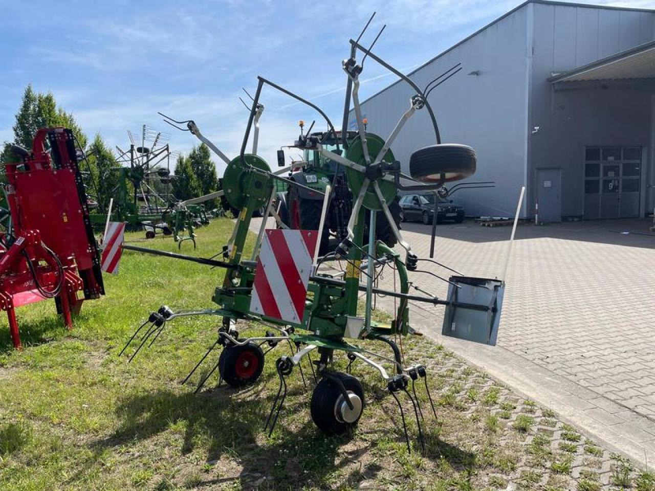 Fendt TWISTER 5204 AKTION - Szénaforgató: 3 kép. Fendt TWISTER 5204 AKTION - Szénaforgató: 3 kép.