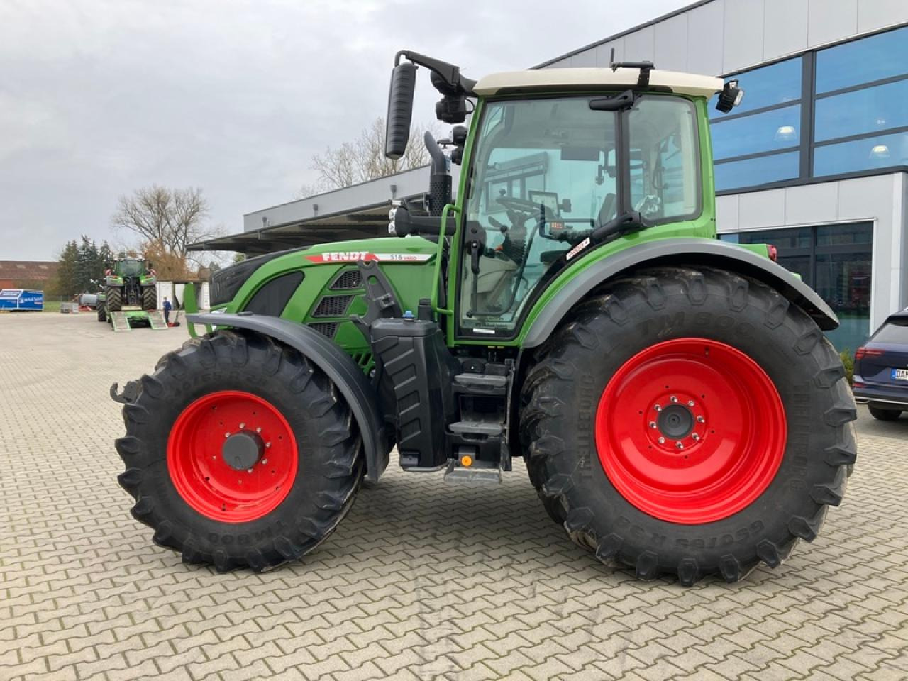 Fendt VARIO 516 VARIO GEN 3 // RTK - Traktor: 2 kép. Fendt VARIO 516 VARIO GEN 3 // RTK - Traktor: 2 kép.