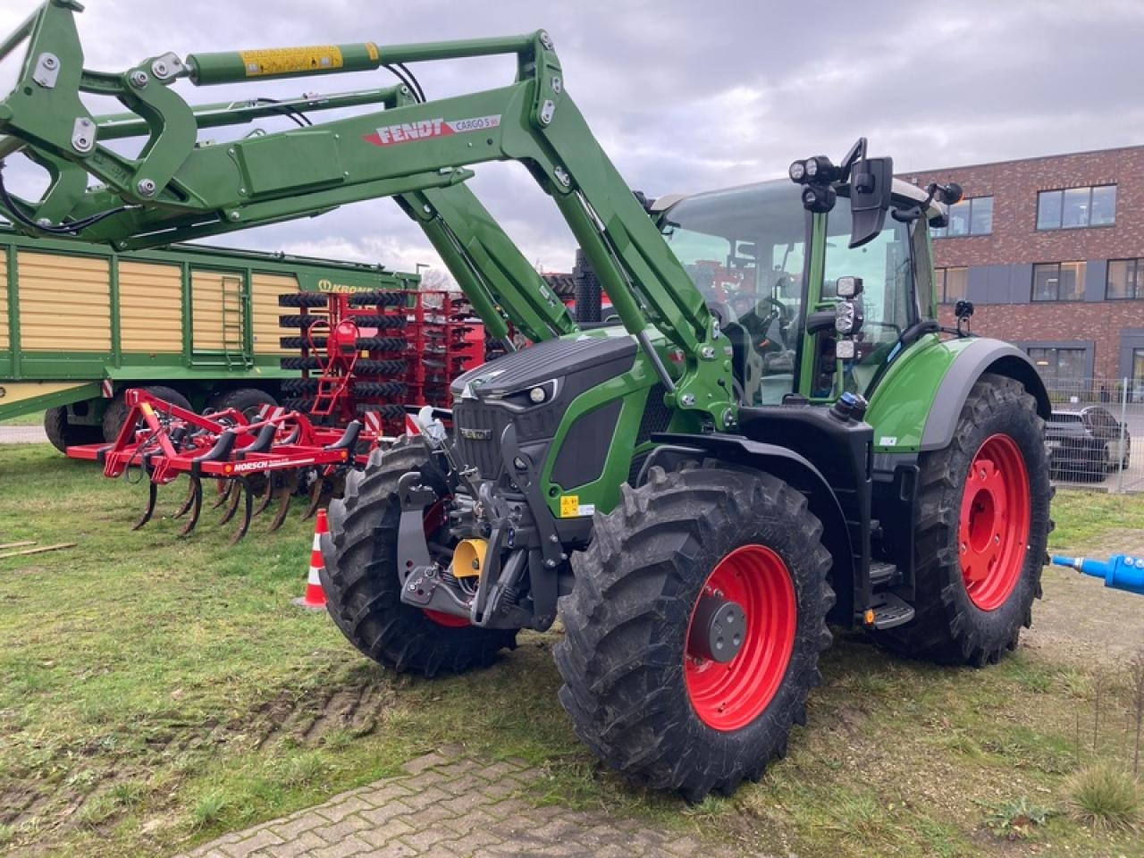 Fendt VARIO 620 PROFI PLUS SETTING 2 - Traktor: 2 kép. Fendt VARIO 620 PROFI PLUS SETTING 2 - Traktor: 2 kép.