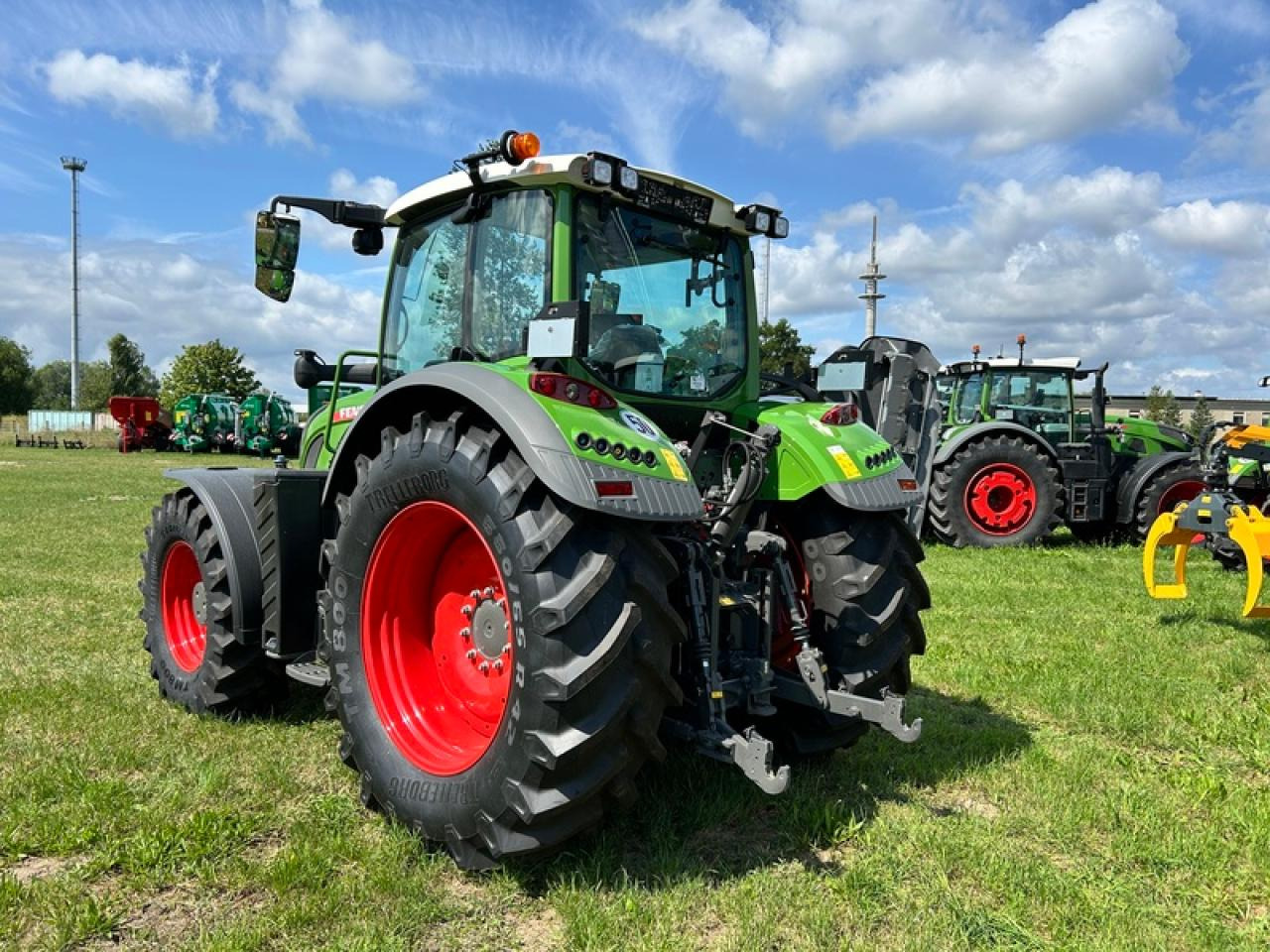 Fendt VARIO 724 GEN 6 PROFI+ SETTING 2 - Traktor: 3 kép. Fendt VARIO 724 GEN 6 PROFI+ SETTING 2 - Traktor: 3 kép.