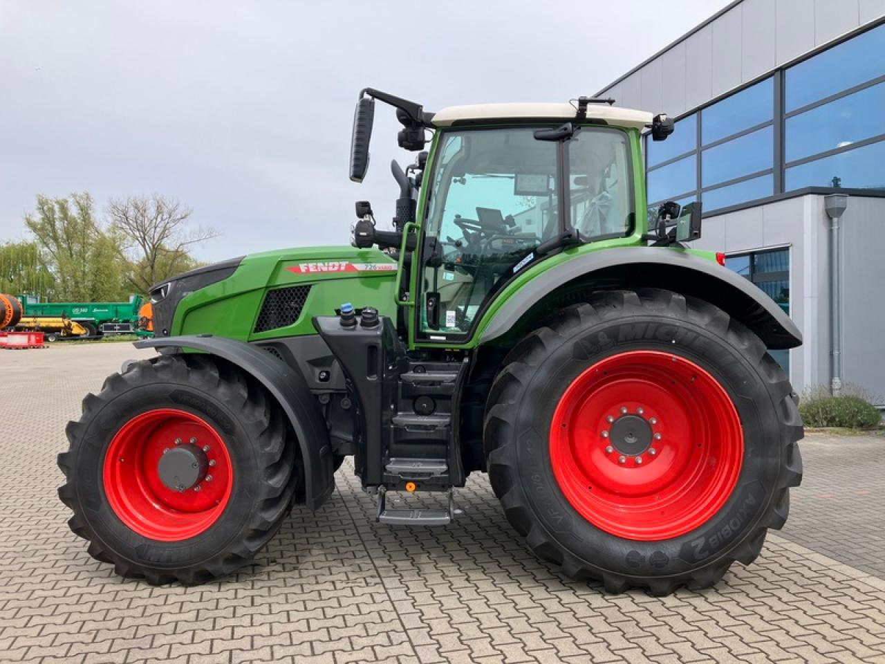 Fendt VARIO726 GEN 7 PROFI PLUS SET 2 - Traktor: 2 kép. Fendt VARIO726 GEN 7 PROFI PLUS SET 2 - Traktor: 2 kép.