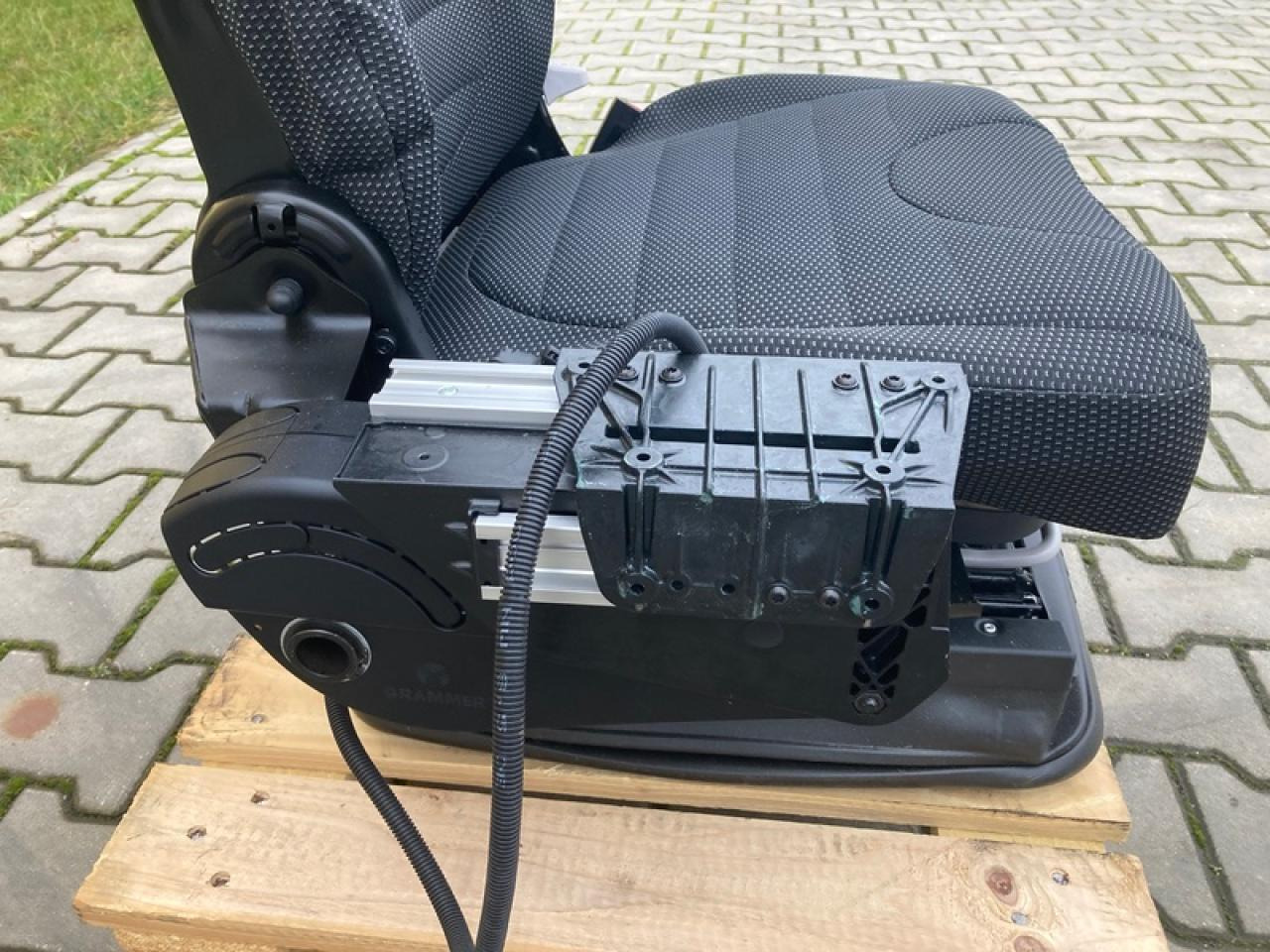 GRAMMER SITZ FENDT IDEAL - Ülés - Mezőgazdasági gépek: 5 kép. GRAMMER SITZ FENDT IDEAL - Ülés - Mezőgazdasági gépek: 5 kép.