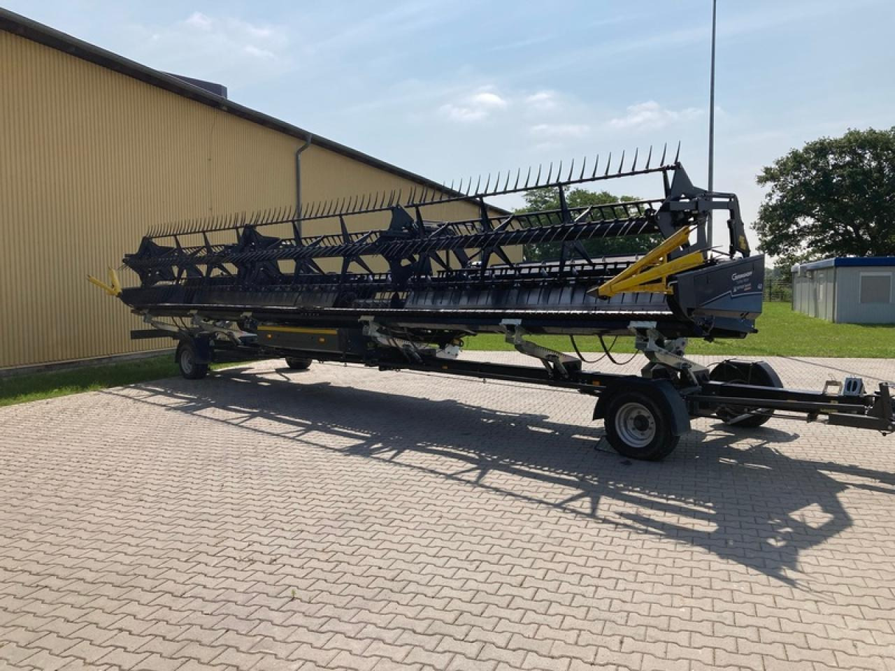 Geringhoff TRUFLEX RAZOR 40FT ZU FENDT IDEAL9 - Kombájn adapter: 4 kép. Geringhoff TRUFLEX RAZOR 40FT ZU FENDT IDEAL9 - Kombájn adapter: 4 kép.