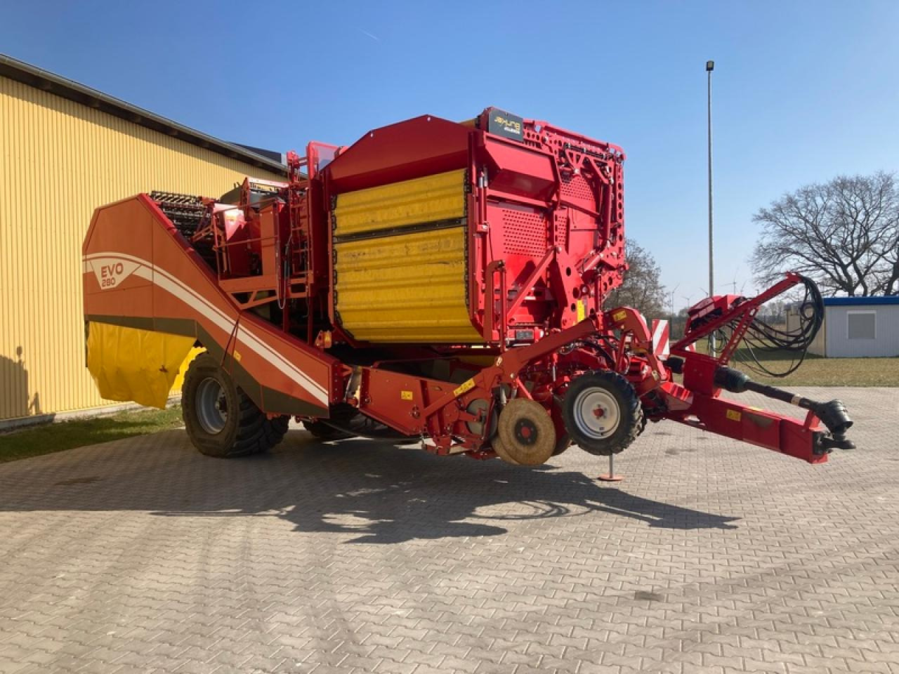 Grimme EVO 280 NONSTOP-BUNKER - Burgonyakombájn: 3 kép. Grimme EVO 280 NONSTOP-BUNKER - Burgonyakombájn: 3 kép.