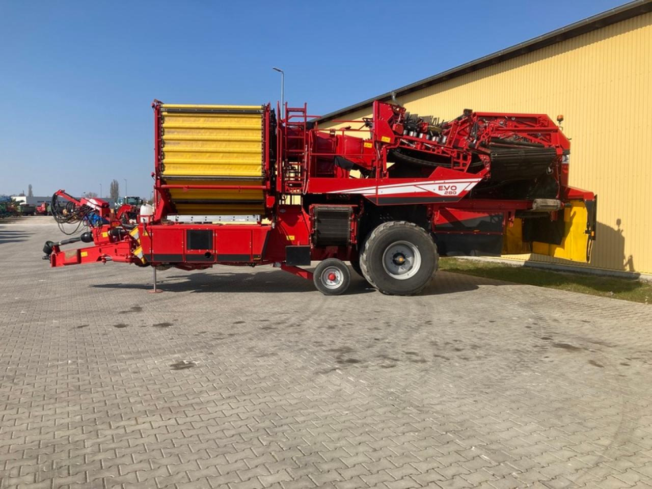 Grimme EVO 280 NONSTOP-BUNKER - Burgonyakombájn: 2 kép. Grimme EVO 280 NONSTOP-BUNKER - Burgonyakombájn: 2 kép.