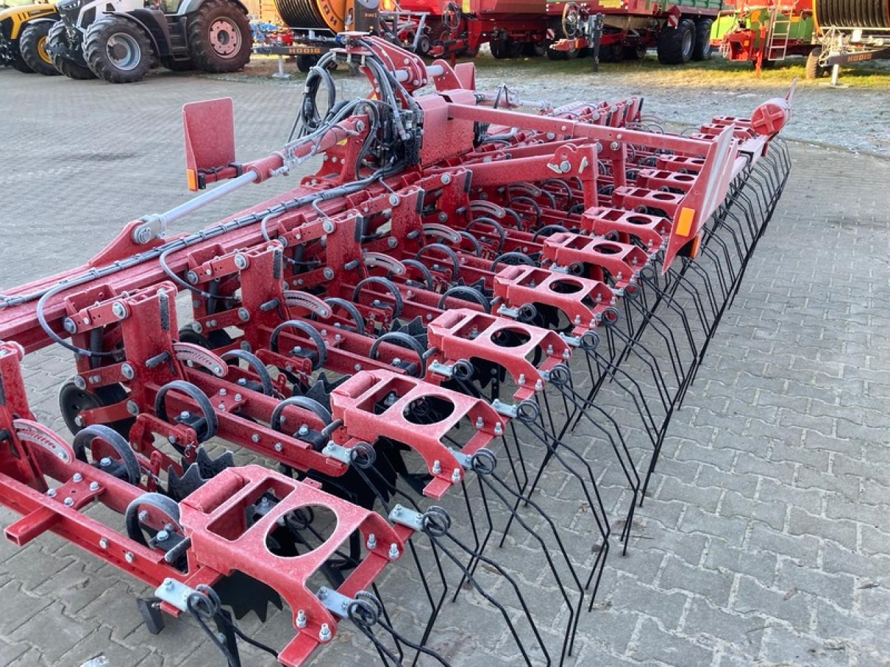HORSCH TRANSFORMER 6 VF - Talajművelő gep: 4 kép. HORSCH TRANSFORMER 6 VF - Talajművelő gep: 4 kép.