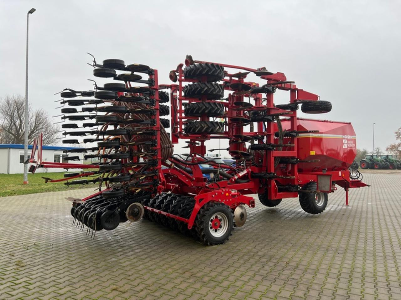 Horsch FOCUS 6 TD - Szemenkénti vetőgép: 3 kép. Horsch FOCUS 6 TD - Szemenkénti vetőgép: 3 kép.