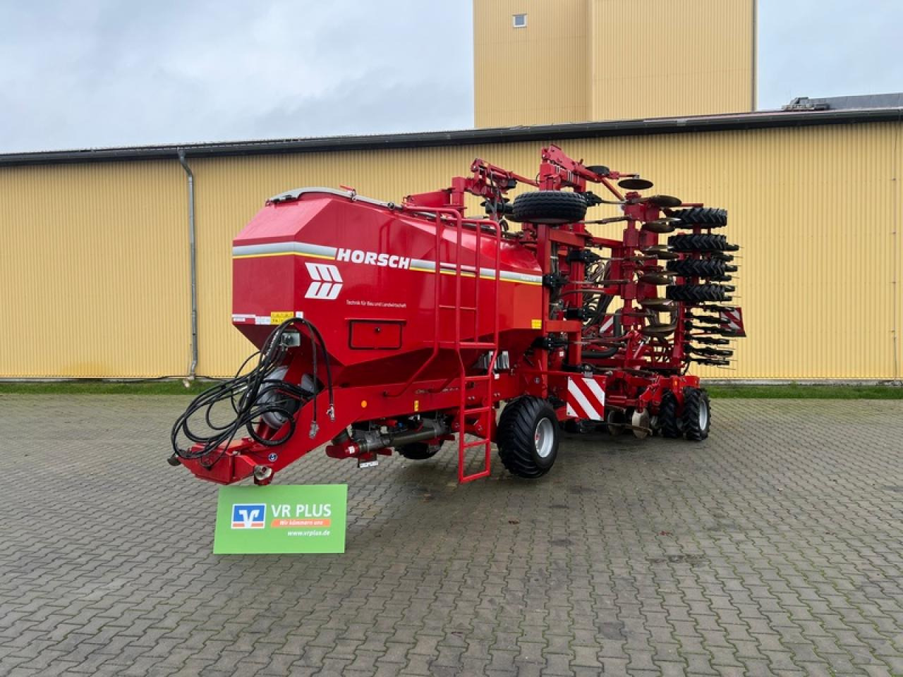Horsch FOCUS 6 TD - Szemenkénti vetőgép: 1 kép. Horsch FOCUS 6 TD - Szemenkénti vetőgép: 1 kép.