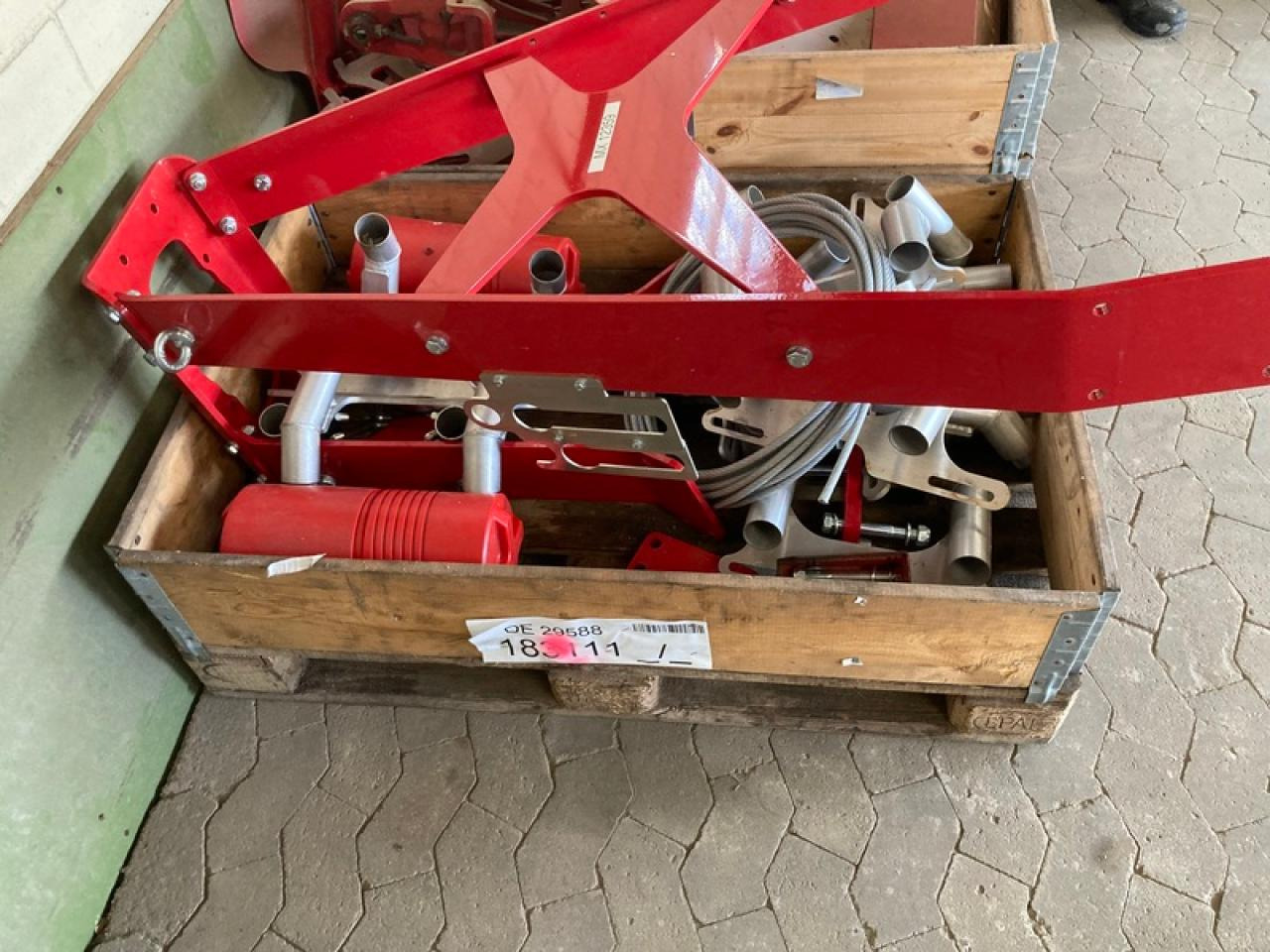 Horsch GÜLLEAUFBAU FÜR HORSCH JOKER 6CT - Talajművelő gep: 1 kép. Horsch GÜLLEAUFBAU FÜR HORSCH JOKER 6CT - Talajművelő gep: 1 kép.