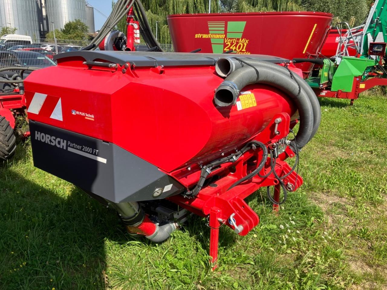 Horsch PARTNER 2000 FRONTTANK - Műtrágyaszóró: 5 kép. Horsch PARTNER 2000 FRONTTANK - Műtrágyaszóró: 5 kép.