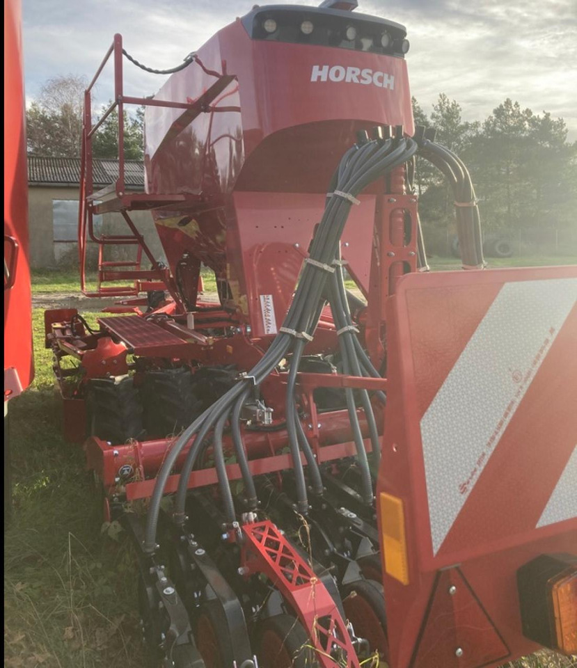 Horsch PRONTO 3 DC - Szemenkénti vetőgép: 4 kép. Horsch PRONTO 3 DC - Szemenkénti vetőgép: 4 kép.