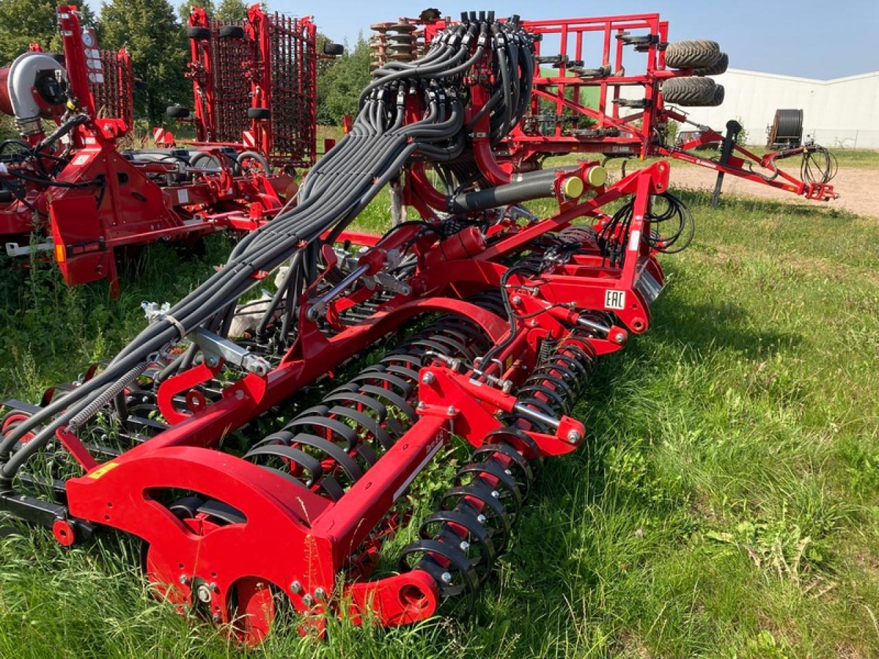 Horsch TARO 6 SL ROLLFLEX-PACKER - Szemenkénti vetőgép: 2 kép. Horsch TARO 6 SL ROLLFLEX-PACKER - Szemenkénti vetőgép: 2 kép.