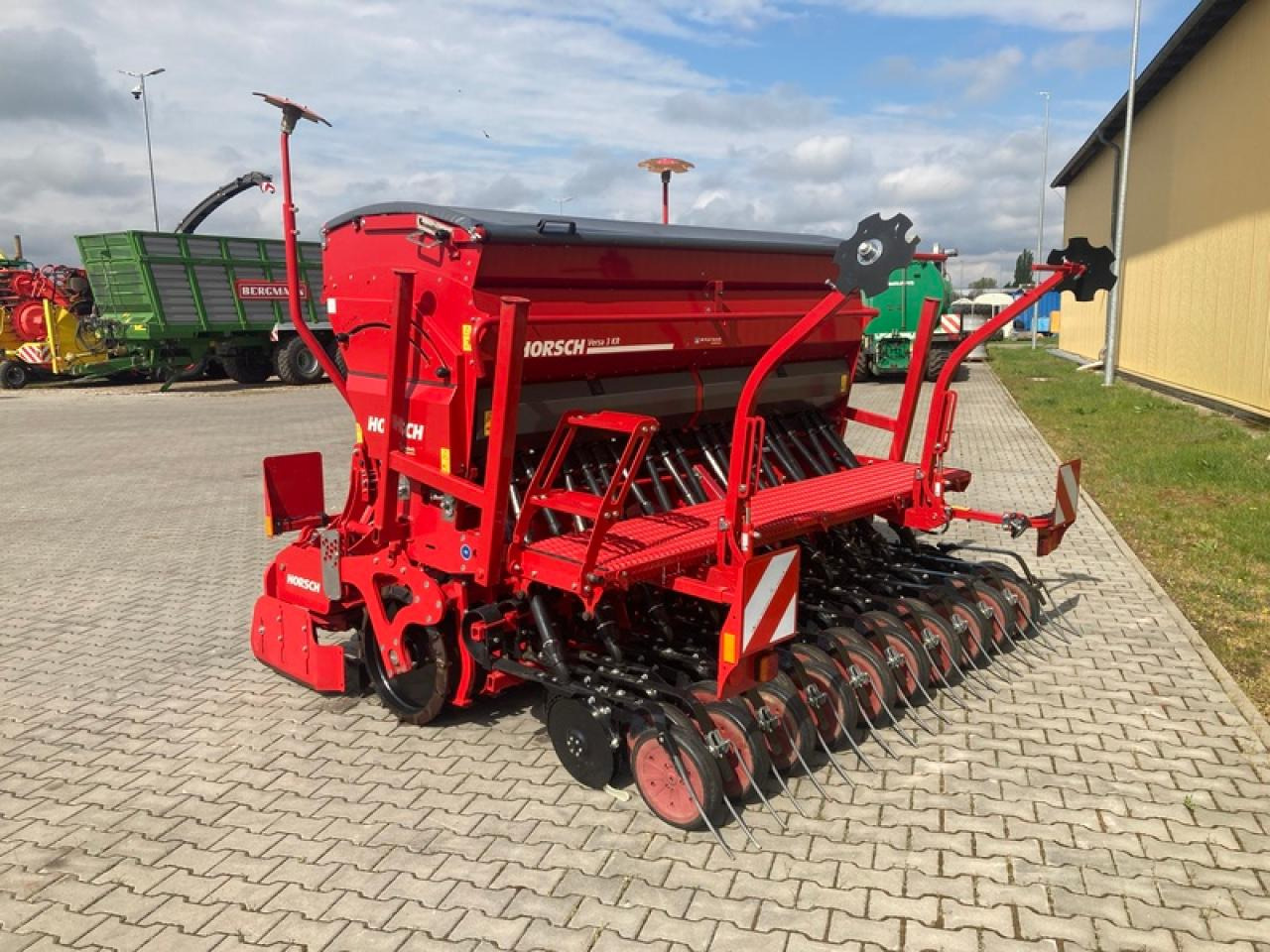 Horsch VERSA 3 KR - Kombinált vetőgép: 3 kép. Horsch VERSA 3 KR - Kombinált vetőgép: 3 kép.