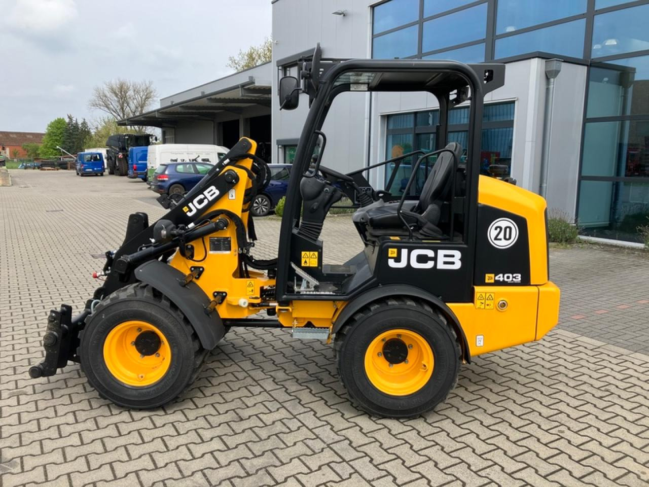 JCB 403 AGRI SMART POWER EURO-AUFNAHME - Gumikerekes homlokrakodó: 2 kép. JCB 403 AGRI SMART POWER EURO-AUFNAHME - Gumikerekes homlokrakodó: 2 kép.