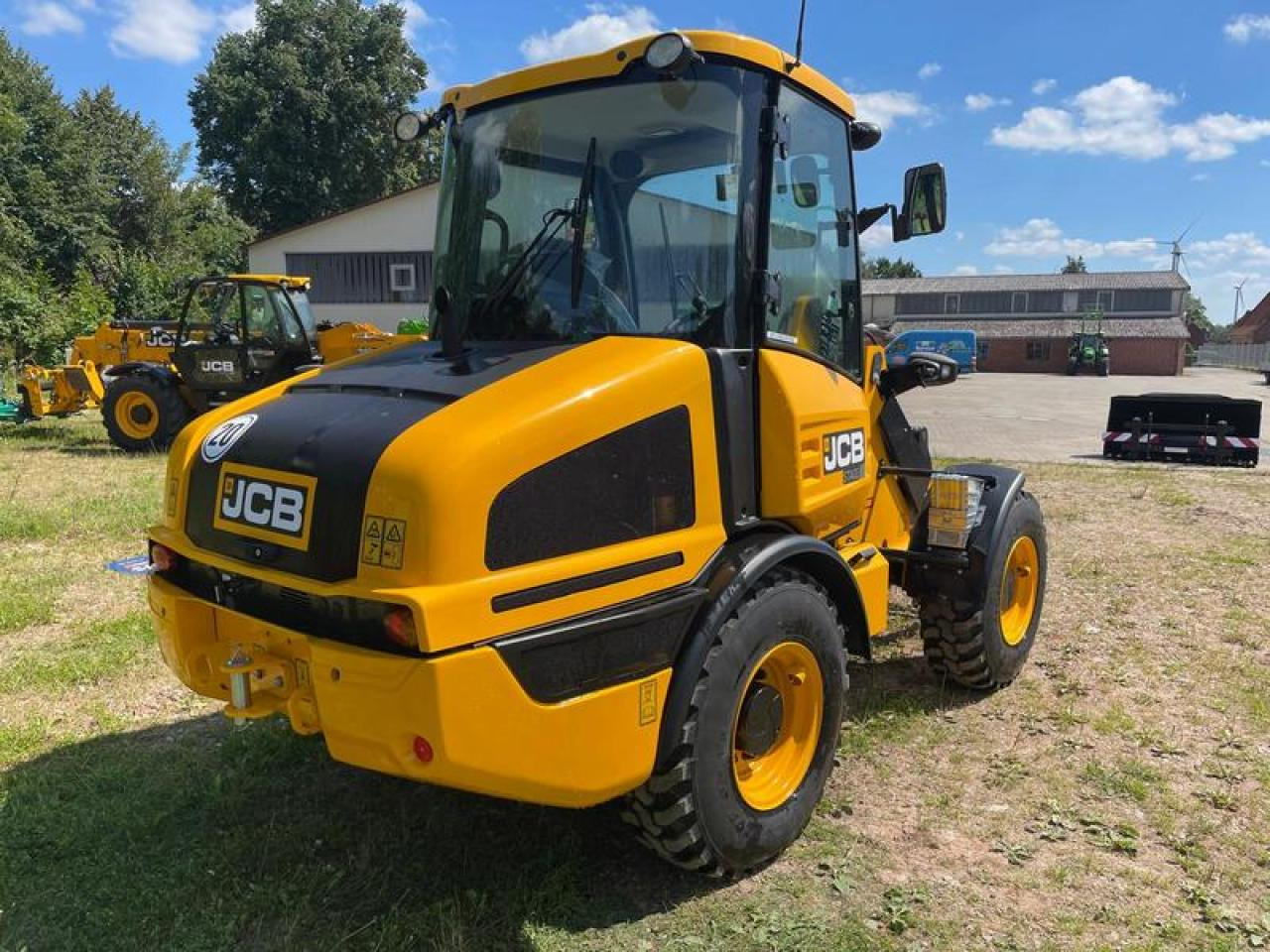 JCB 406 AGRI STUFE V AKTION - Gumikerekes homlokrakodó: 2 kép. JCB 406 AGRI STUFE V AKTION - Gumikerekes homlokrakodó: 2 kép.