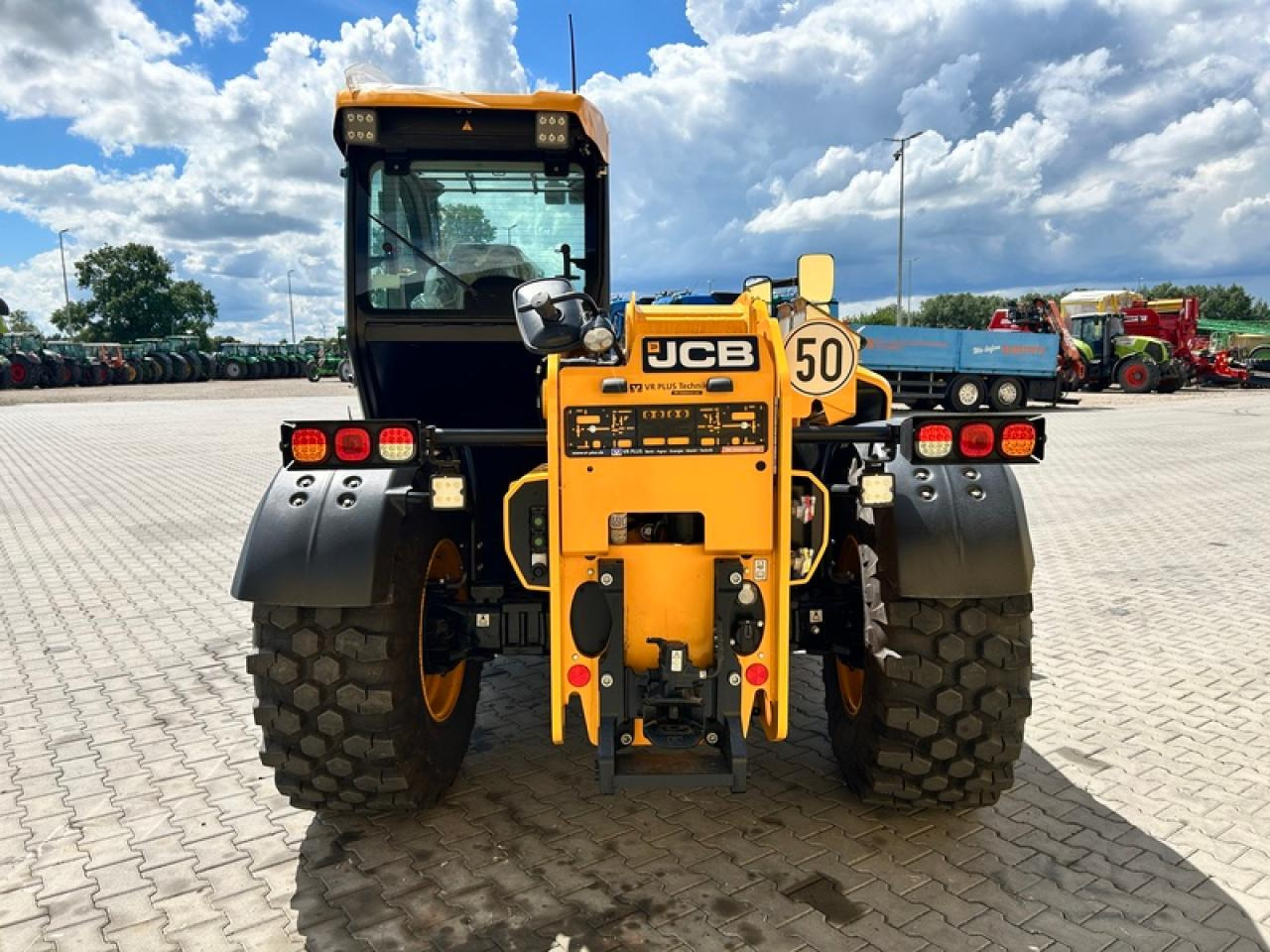 JCB 542-70 AGRI PRO - Teleszkópos rakodó: 3 kép. JCB 542-70 AGRI PRO - Teleszkópos rakodó: 3 kép.