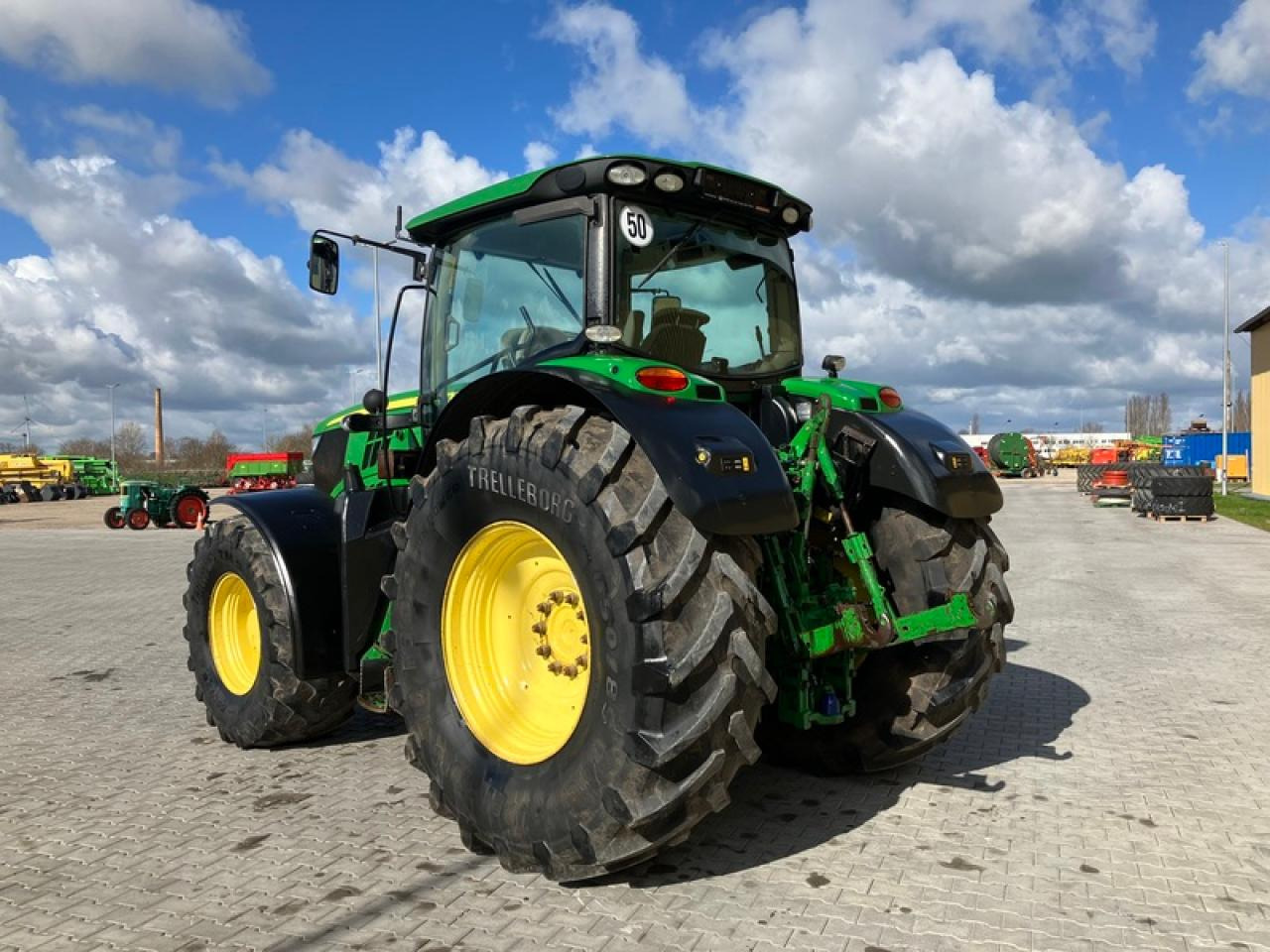 John Deere 6210R - Traktor: 3 kép. John Deere 6210R - Traktor: 3 kép.