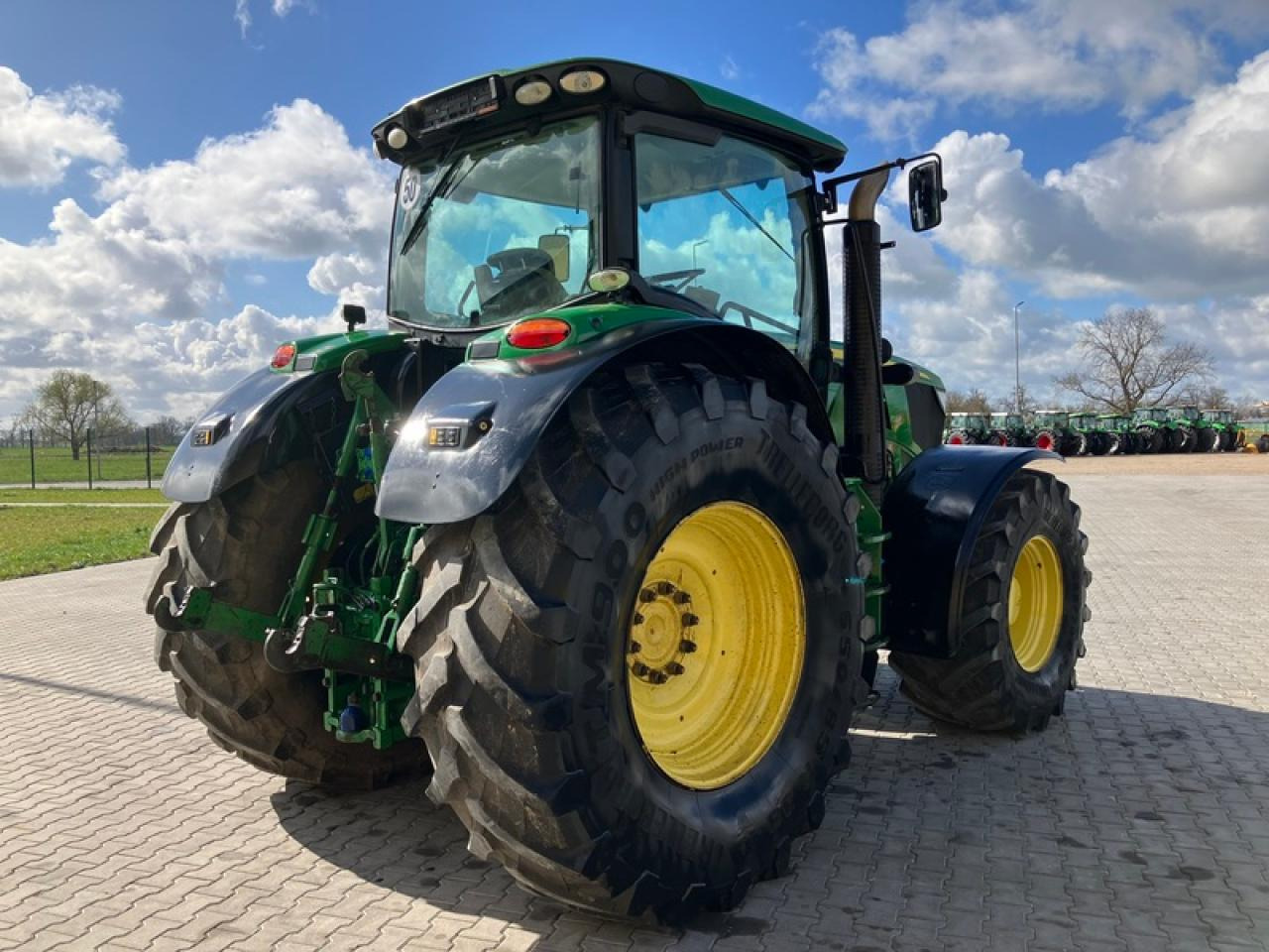 John Deere 6210R - Traktor: 5 kép. John Deere 6210R - Traktor: 5 kép.