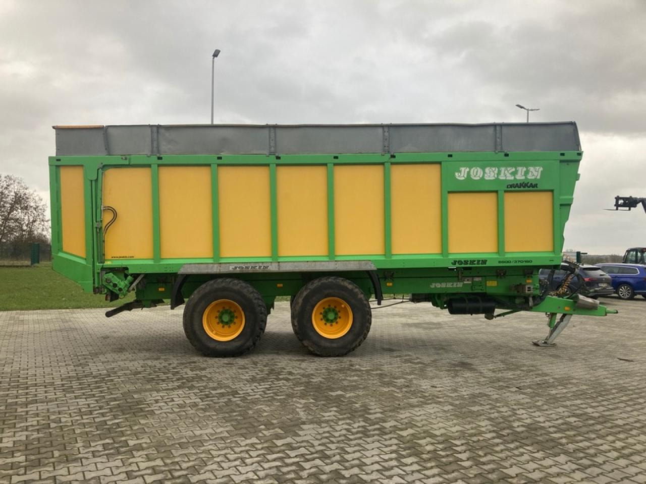 Joskin DRAKKAR 8600/37D180 - Mezőgazdasági billenőpótkocsi: 4 kép. Joskin DRAKKAR 8600/37D180 - Mezőgazdasági billenőpótkocsi: 4 kép.