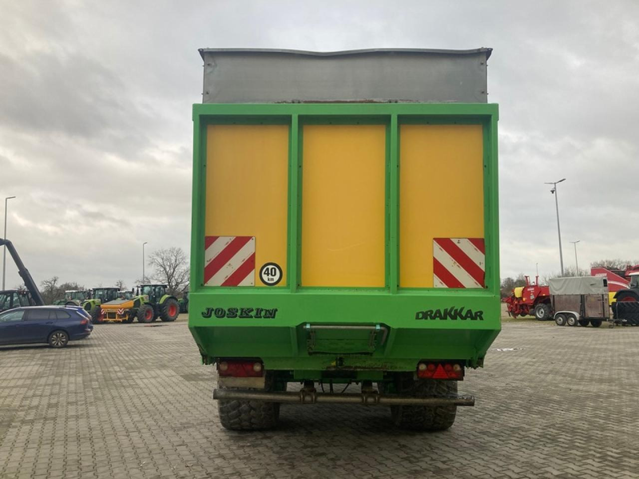 Joskin DRAKKAR 8600/37D180 - Mezőgazdasági billenőpótkocsi: 3 kép. Joskin DRAKKAR 8600/37D180 - Mezőgazdasági billenőpótkocsi: 3 kép.