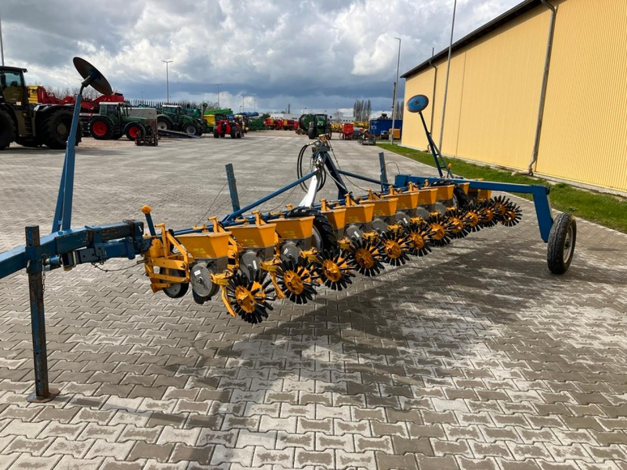 Kleine RÜBENDRILLMASCHINE KLEINE UNICORN - Precíziós vetőgép: 2 kép. Kleine RÜBENDRILLMASCHINE KLEINE UNICORN - Precíziós vetőgép: 2 kép.